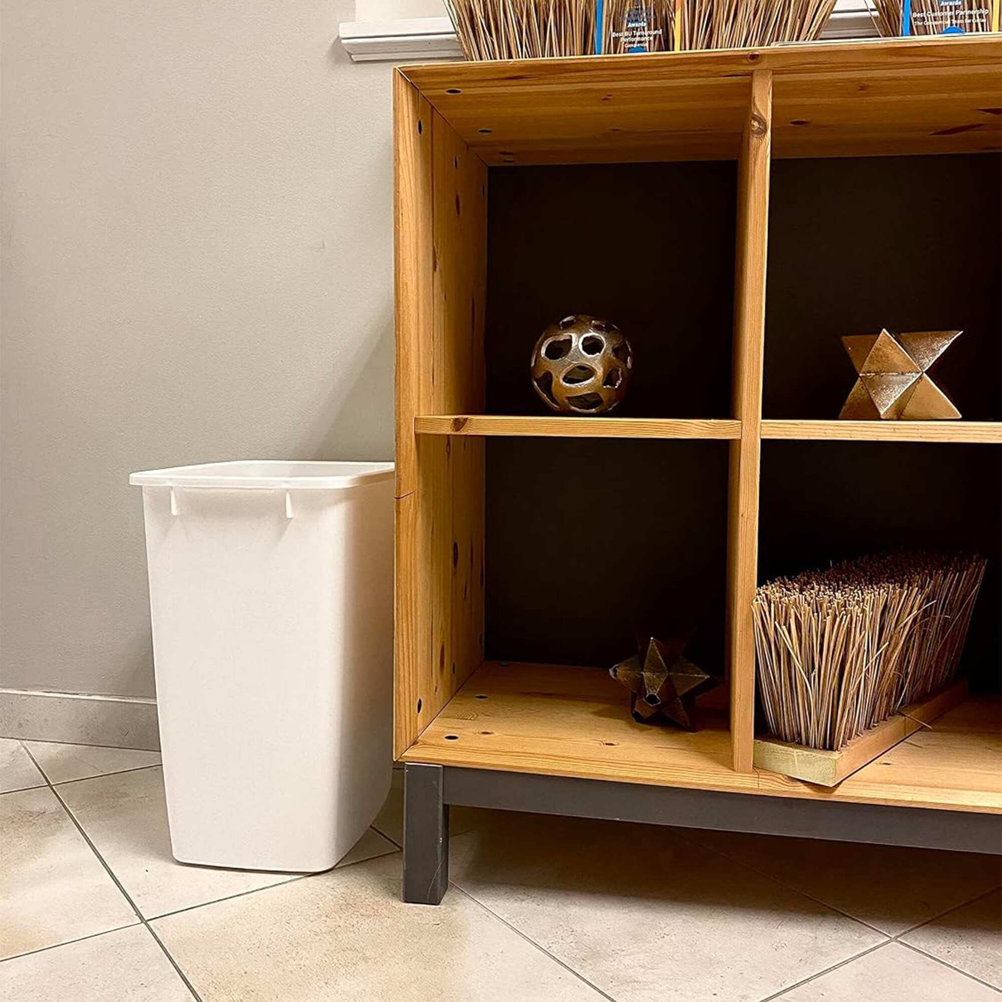 Rubbermaid FG2806TPWHT m031725 - View #6