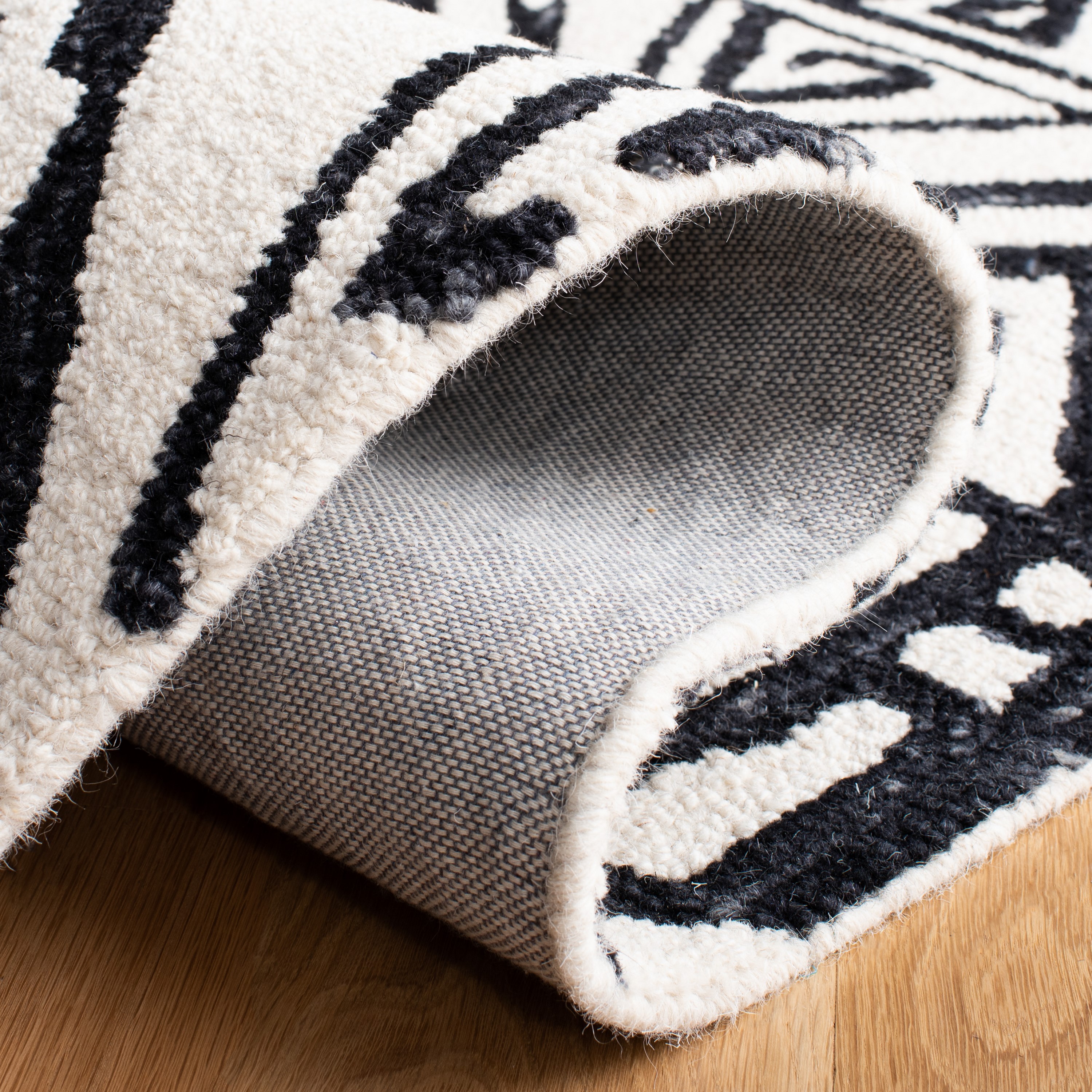 Elegant Noir Hand-Tufted Wool 8' x 10' Area Rug