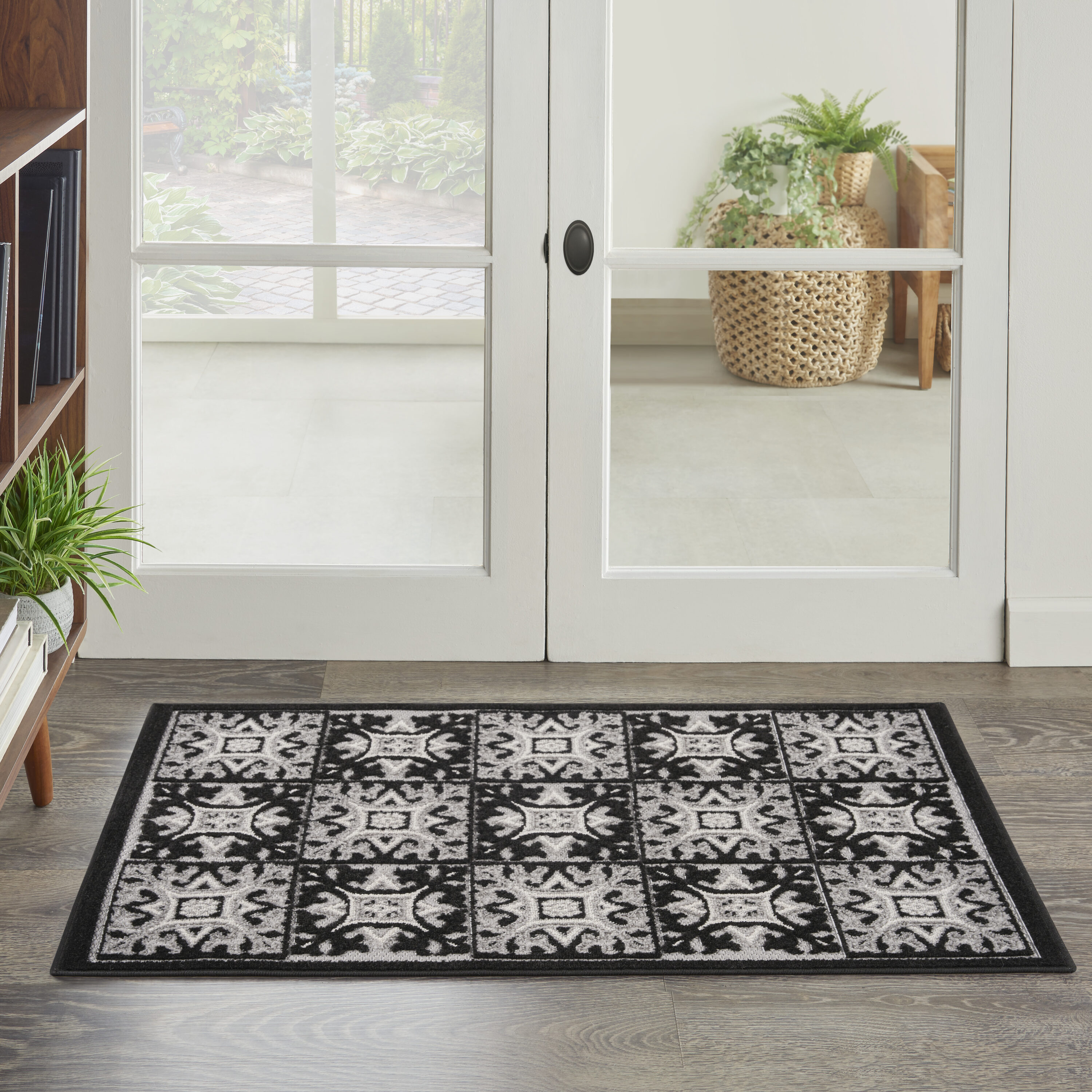 Nourison 099446173447 Aloha 3 x 4 (ft) Loomed Polypropylene Black White Rectangular Indoor/Outdoor Geometric Area rug
