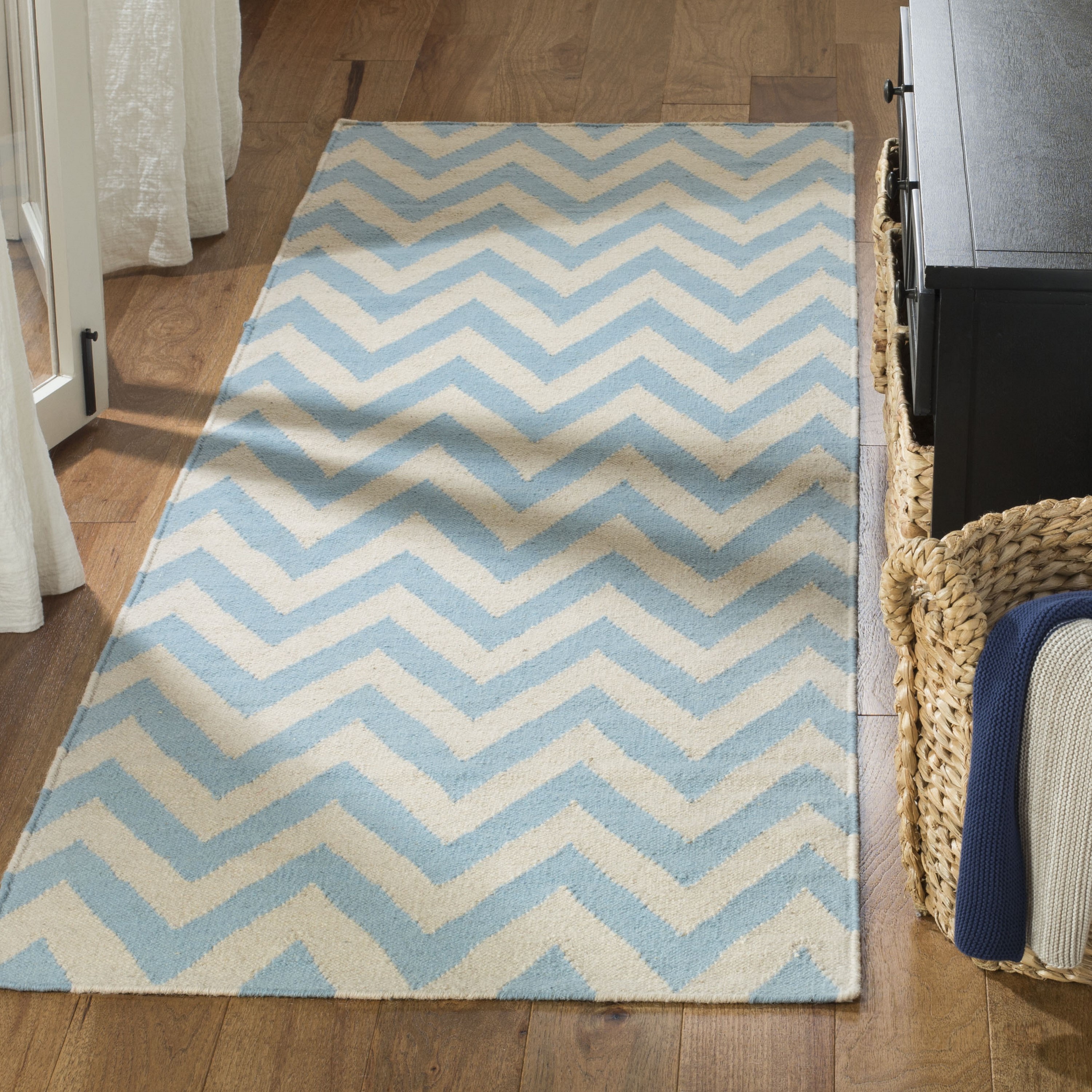 Safavieh DHU557B-26 Dhurries Farrah 3 x 6 (ft) Wool Blue/Ivory Rectangular Indoor Chevron Coastal Runner rug