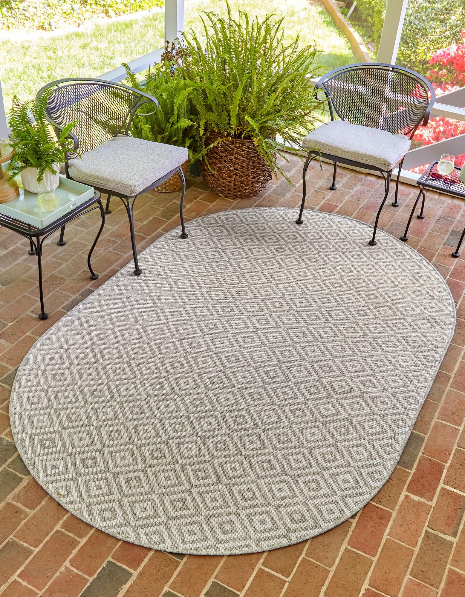 Unique Loom 3152614 Jill Zarin Costa Rica 5 x 8 (ft) Loomed Polypropylene Light Gray Oval Indoor/Outdoor Geometric Area rug