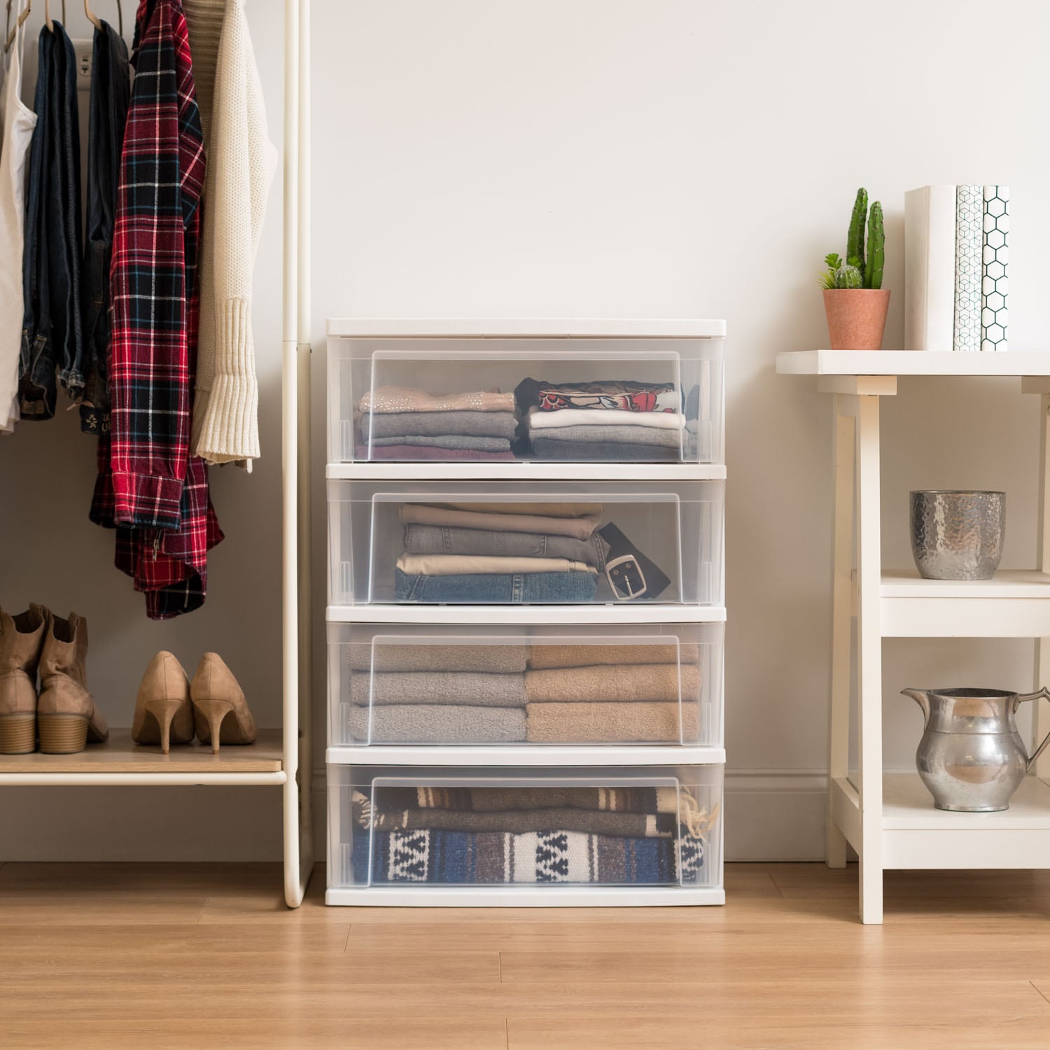 IRIS 4-Drawers White/Clear Stackable Plastic Storage Drawer 30.6-in H x ...