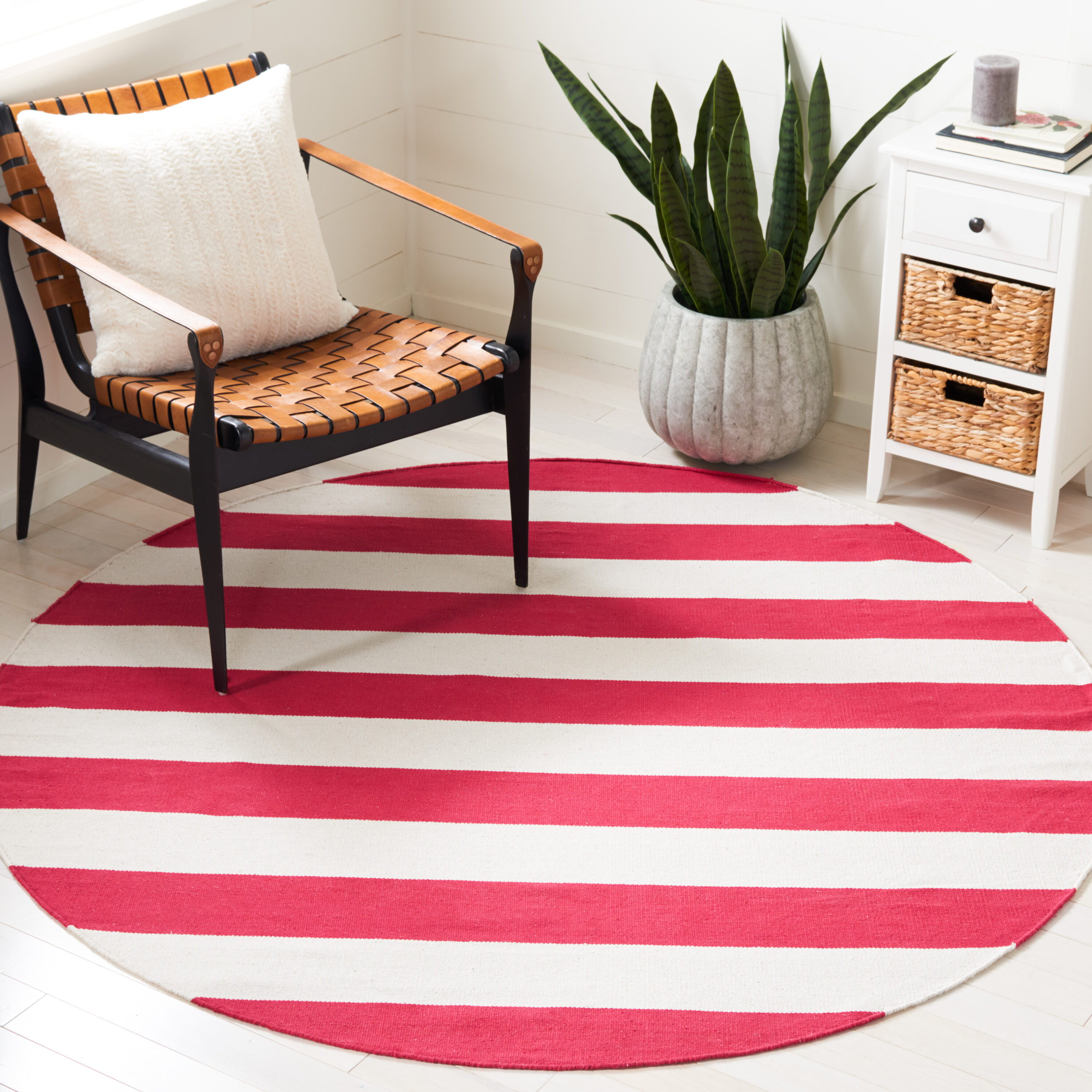 Safavieh Montauk Maslin Cotton Red/Ivory Round Indoor Stripe Coastal ...