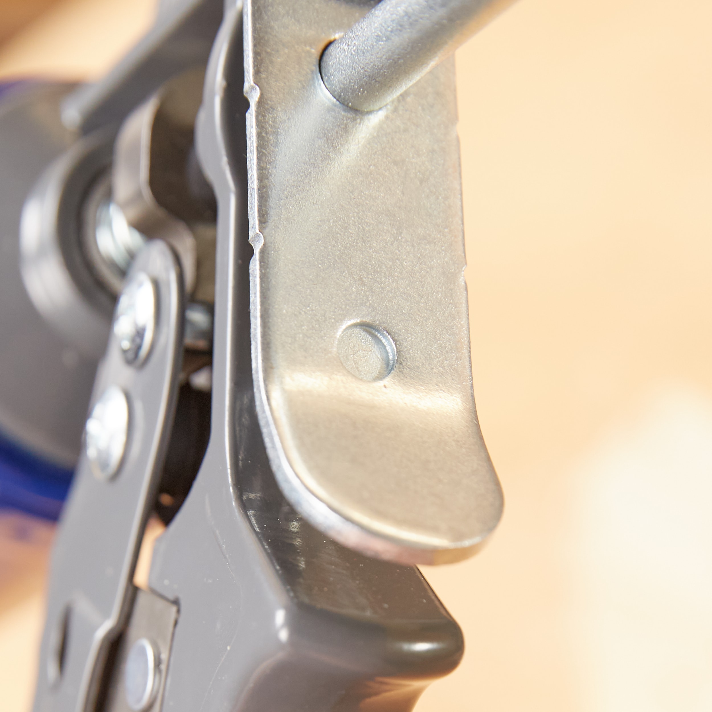 Caulk Gun,Silicone Sealant Caulk Gun for Caulking/Filling/Sealing,Trigger  Comfort Grip and Smooth Rod