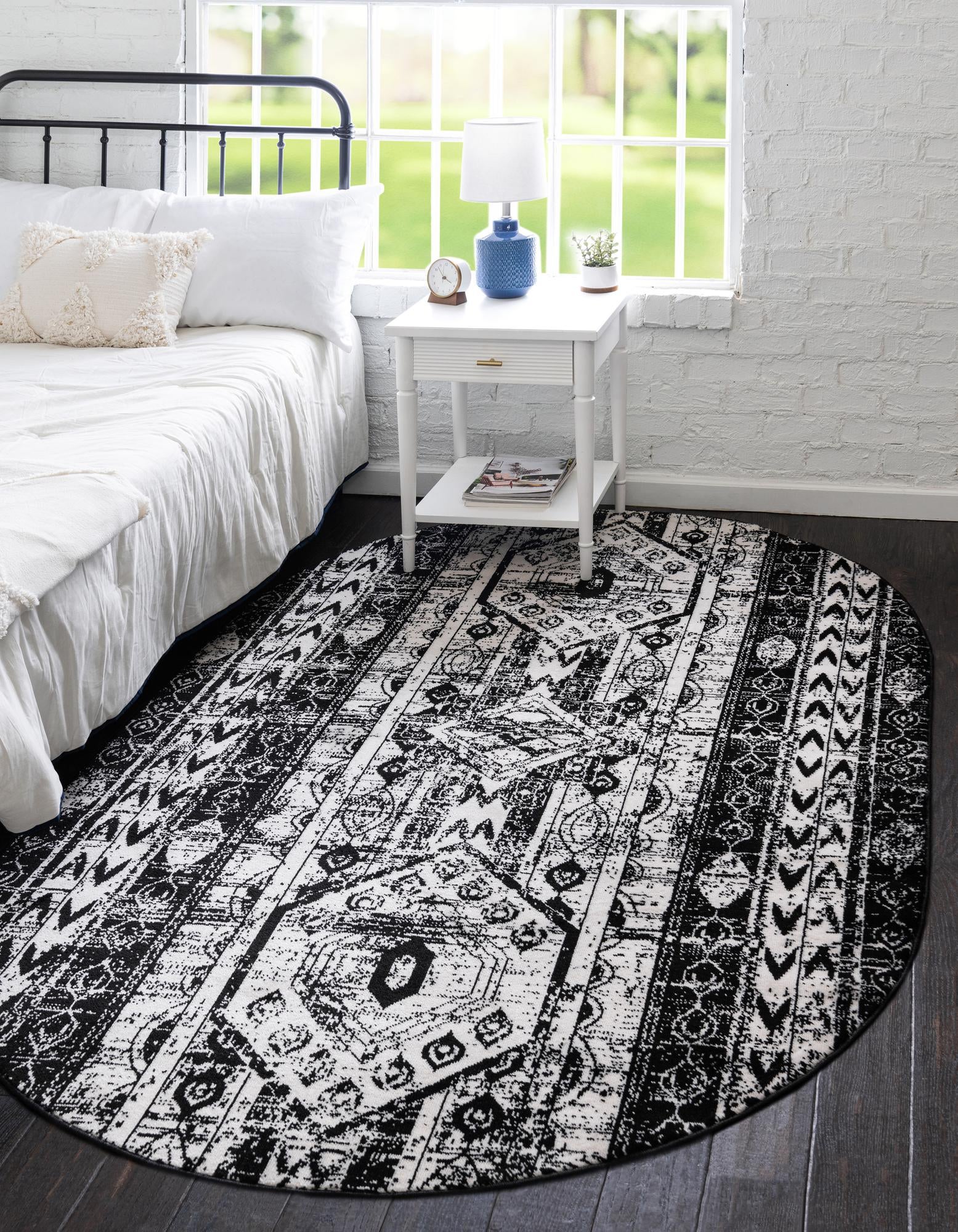 Unique Loom 3152837 Portland 3 x 5 (ft) Loomed Polypropylene Black and White Oval Indoor Stripe Area rug