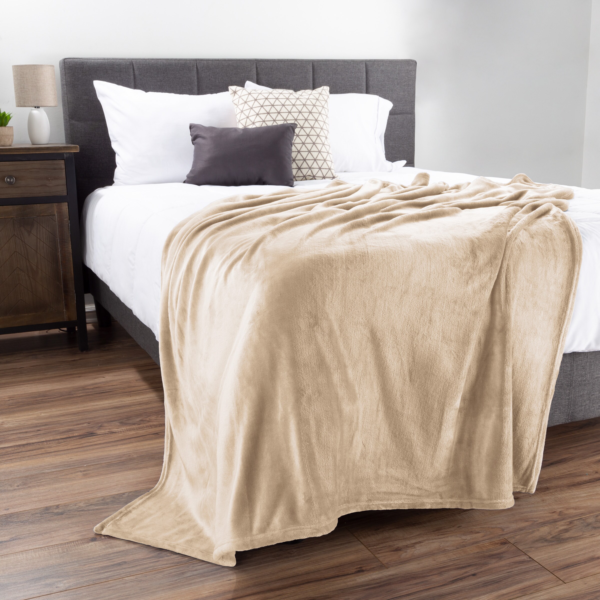 Hastings Home Blankets Desert Tan 60-in x 70-in Throw in the Blankets &  Throws department at