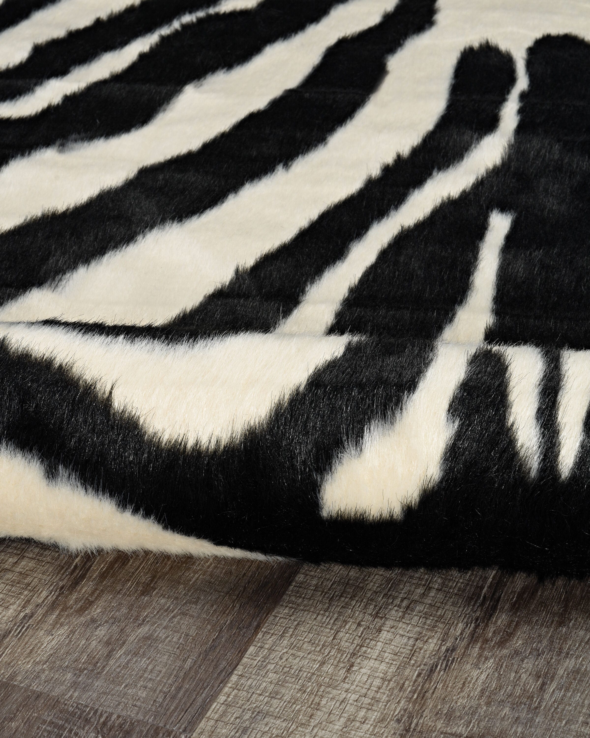 Black Spot Tufted Faux Cowhide 5'x6'6" Rug