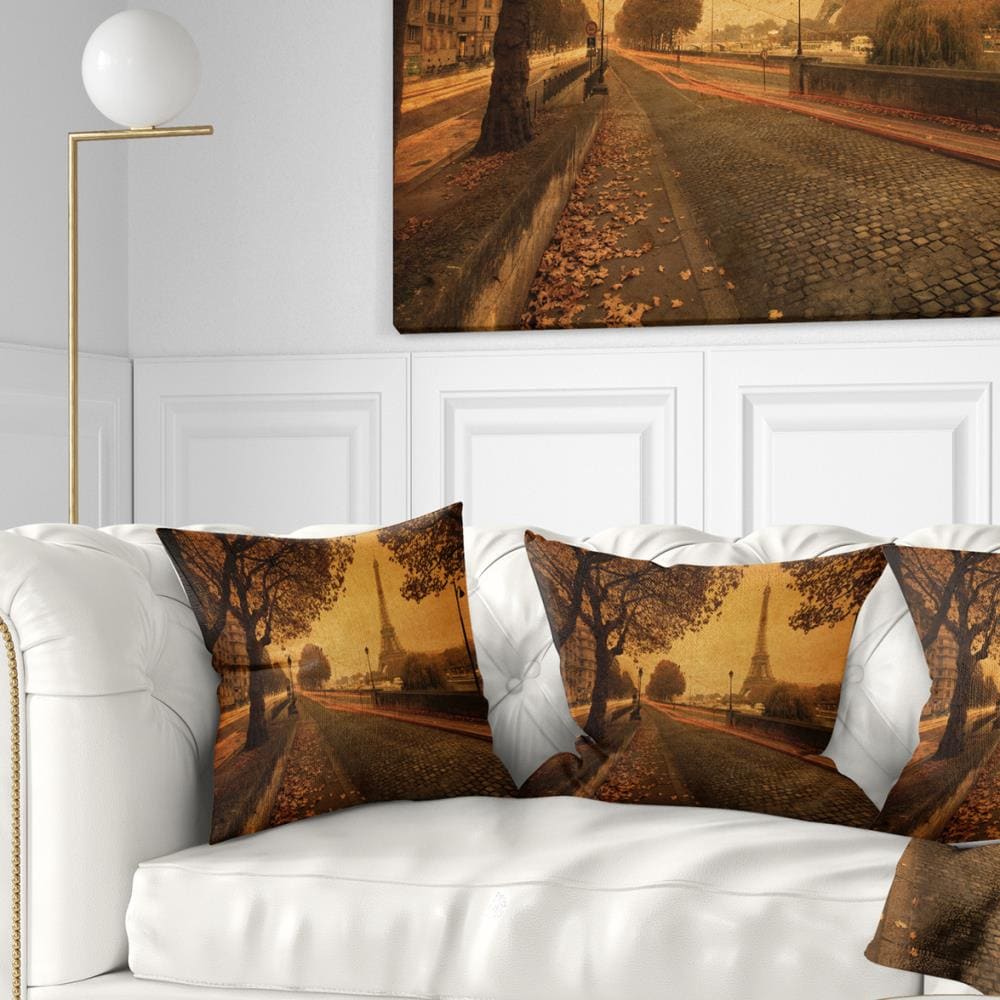 Designart CU6836-18-18 18-in x 18-in Orange Indoor Decorative Pillow