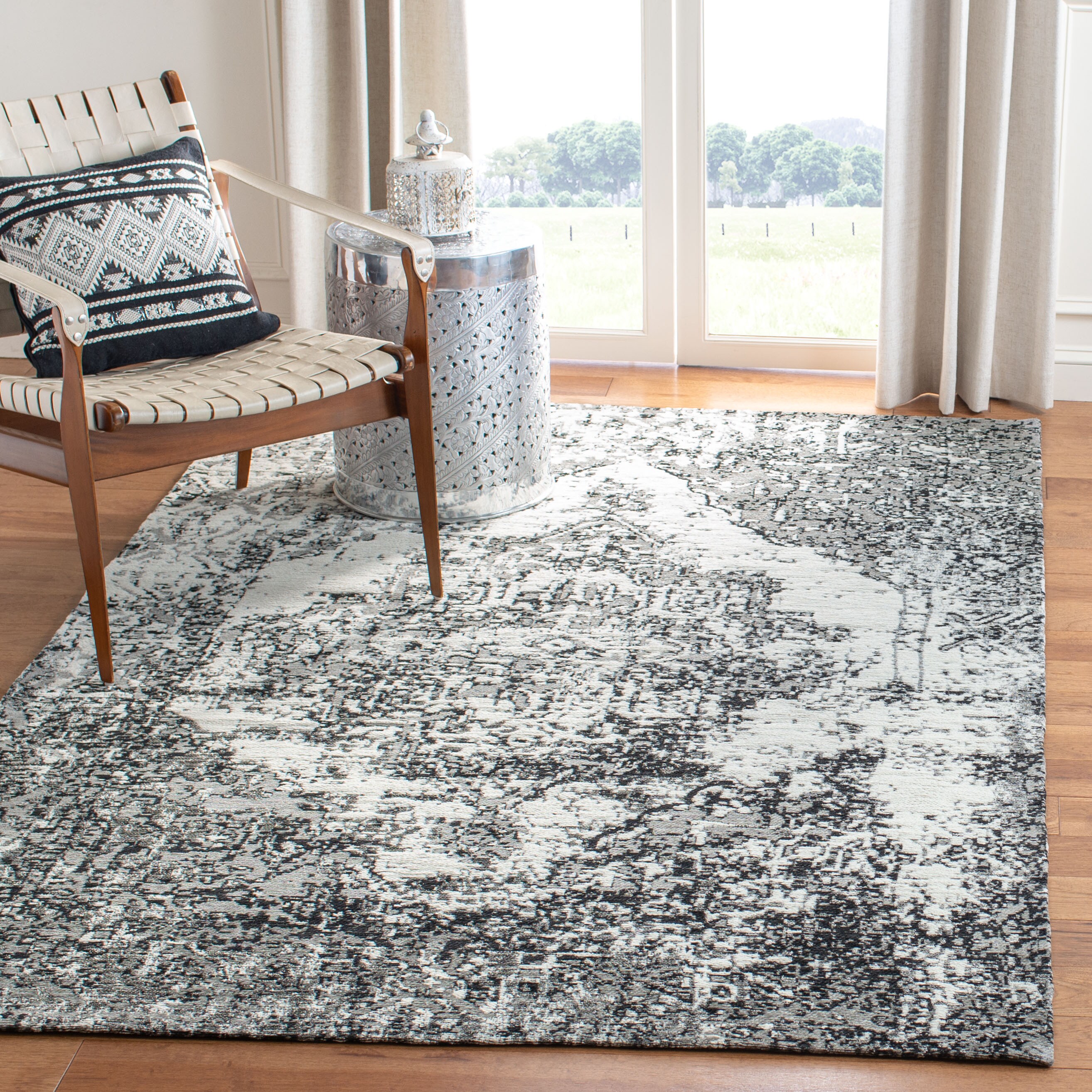 Safavieh CLV703F-4 Classic Vintage Dollete 4 x 6 (ft) Loomed Synthetic Gray/Ivory Rectangular Indoor Distressed/Overdyed Vintage Area rug