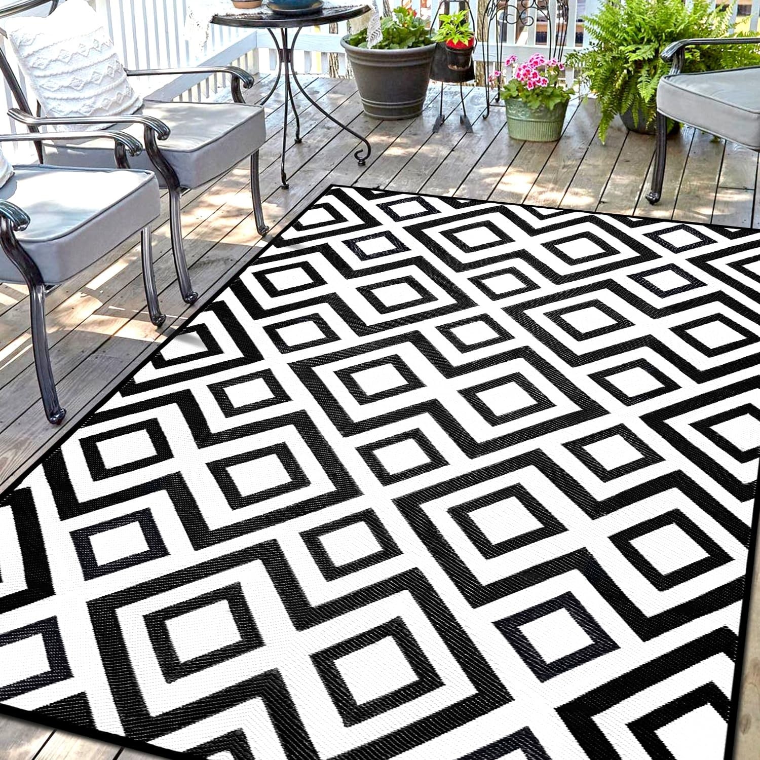 Vrbgify  6 x 9 ft Reversible Outdoor Rug Waterproof UV Resistant Plastic Straw Patio Mat for RV Deck Porch Balcony Backyard Camping 1 Piece Black White
