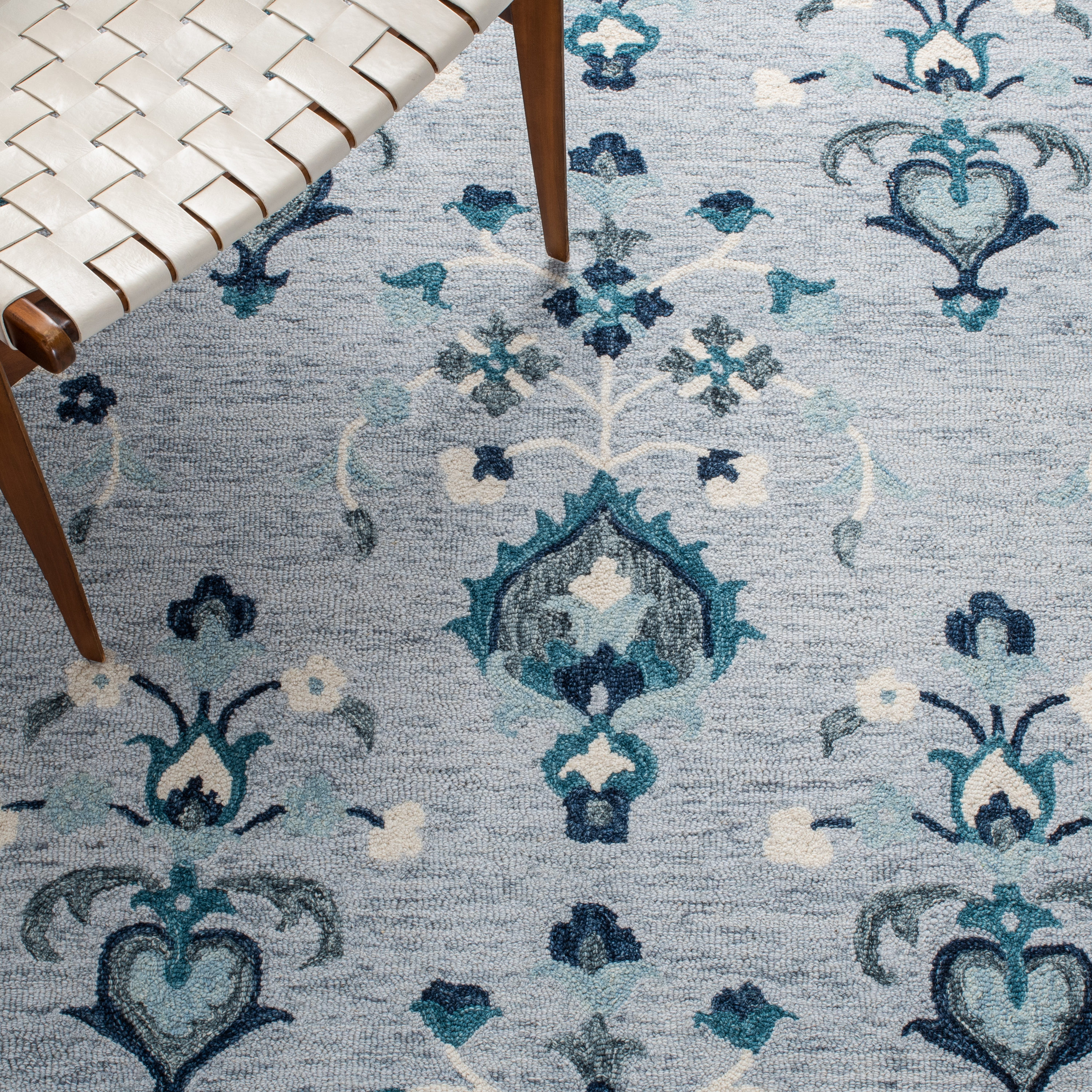 Elegant Country Floral Hand-Tufted Wool Area Rug - 6' Square Blue