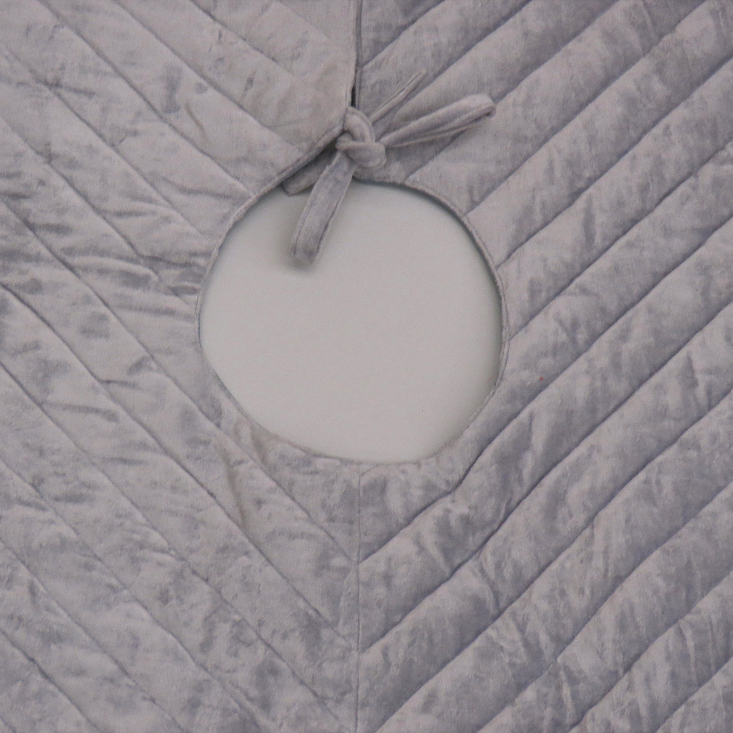 National Tree Company DD94-TDD1242SL Tree-Skirts - View #3