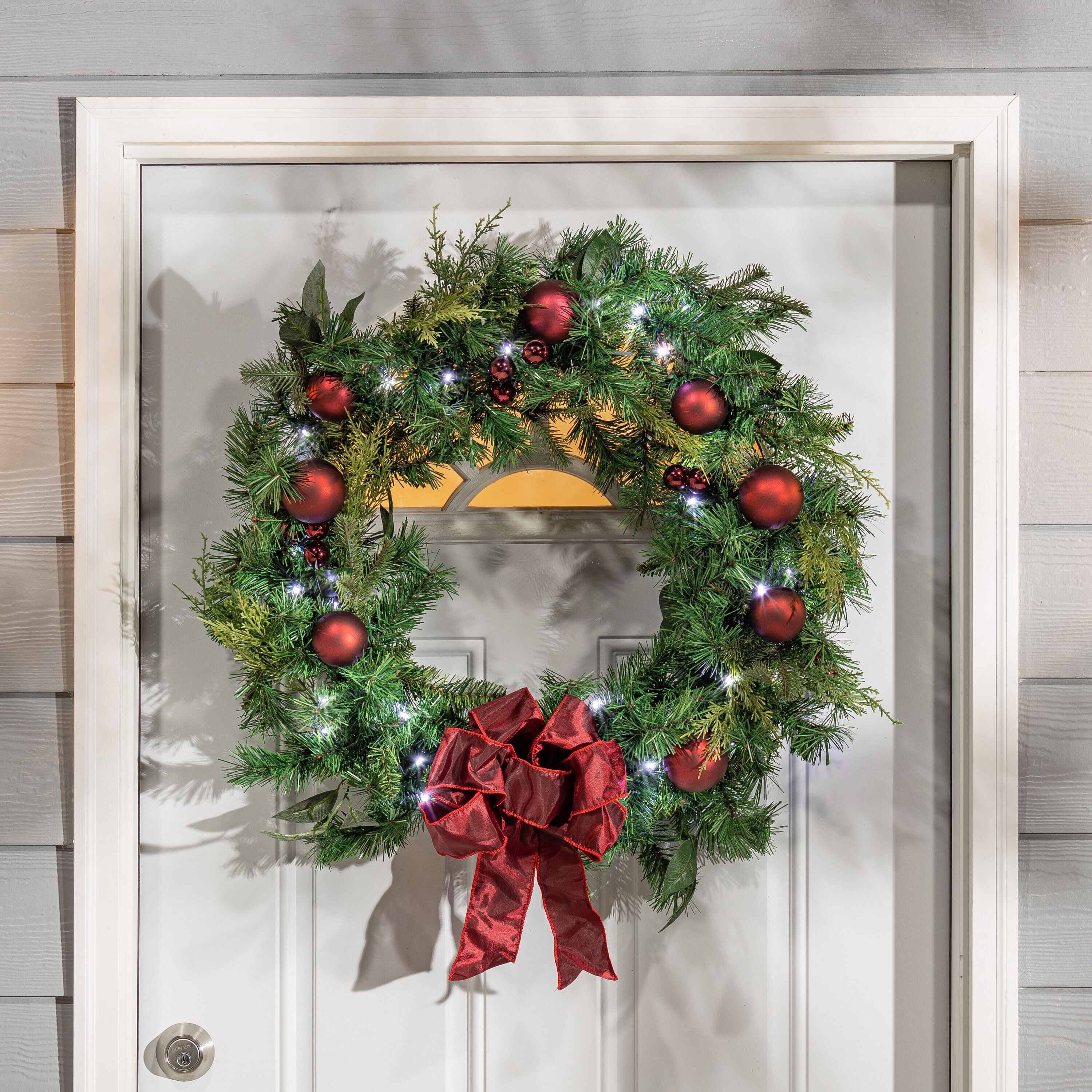 Gerson International 32-in Pre-lit Indoor Battery-operated Green Pine  Artificial Christmas Wreath in the Artificial Christmas Wreaths department  at