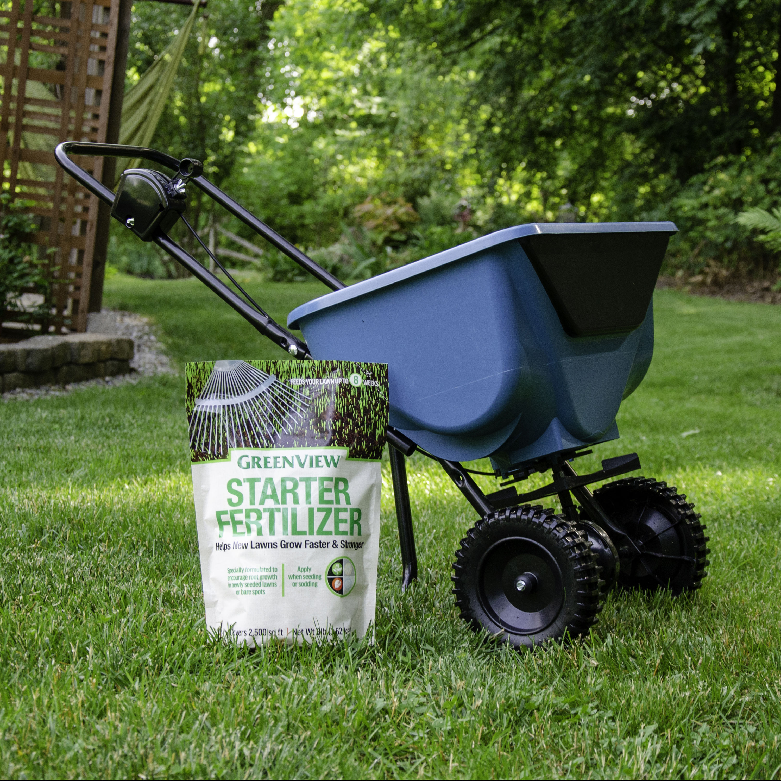 Greenview 8-lb 2500-sq ft 10-18-10 Lawn Starter Fertilizer in the Lawn ...