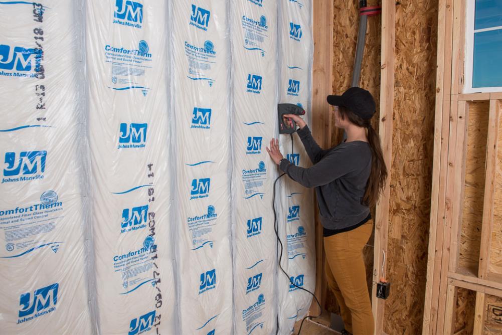 R13 3 1/2 in x 16 in x 96 in Johns Manville ComfortTherm Poly-Encapsulated  Formaldehyde-Free Fiberglass Insulation at Capitol Building Supply, Inc.
