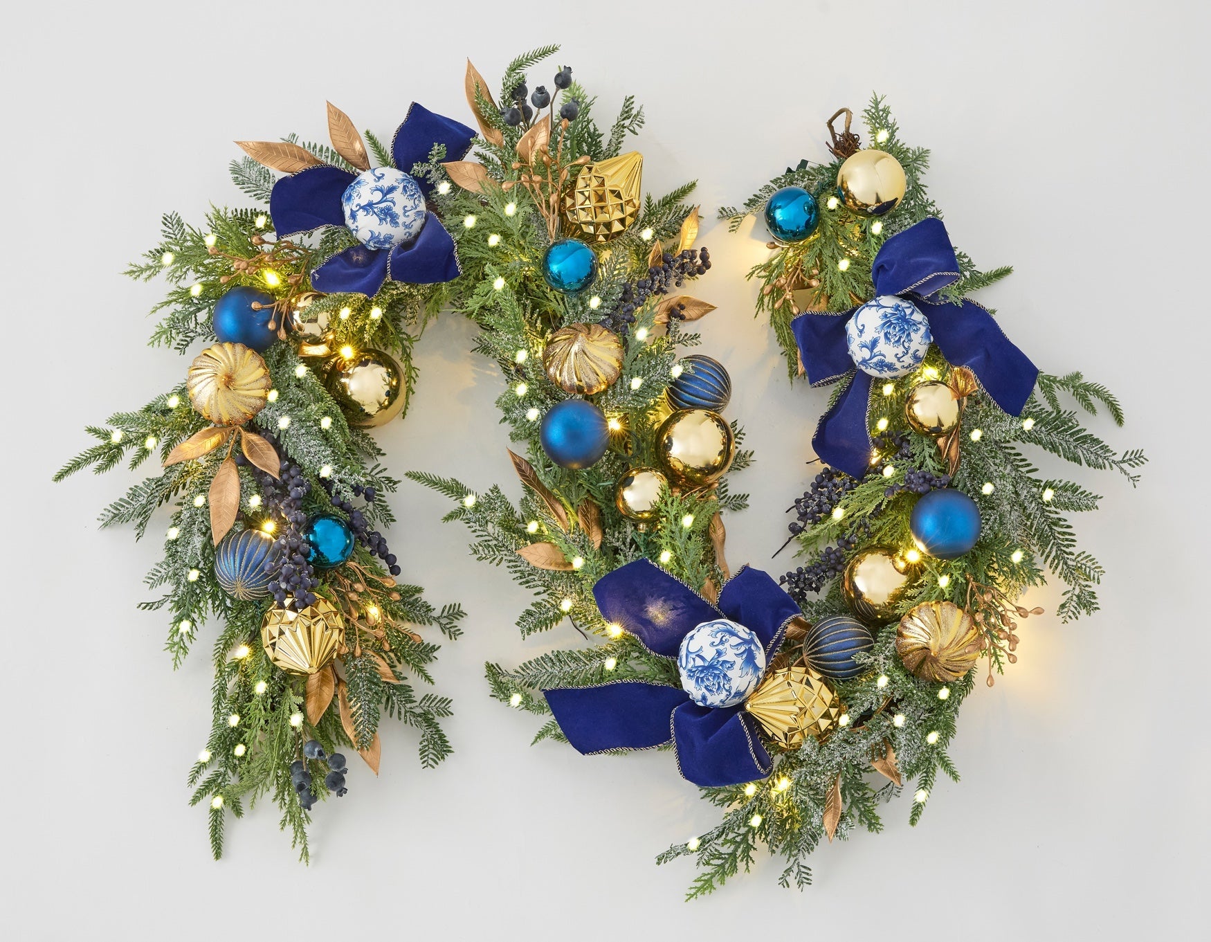 BrylaneHome 6 Ft. Pre-Lit Midnight Blue Garland