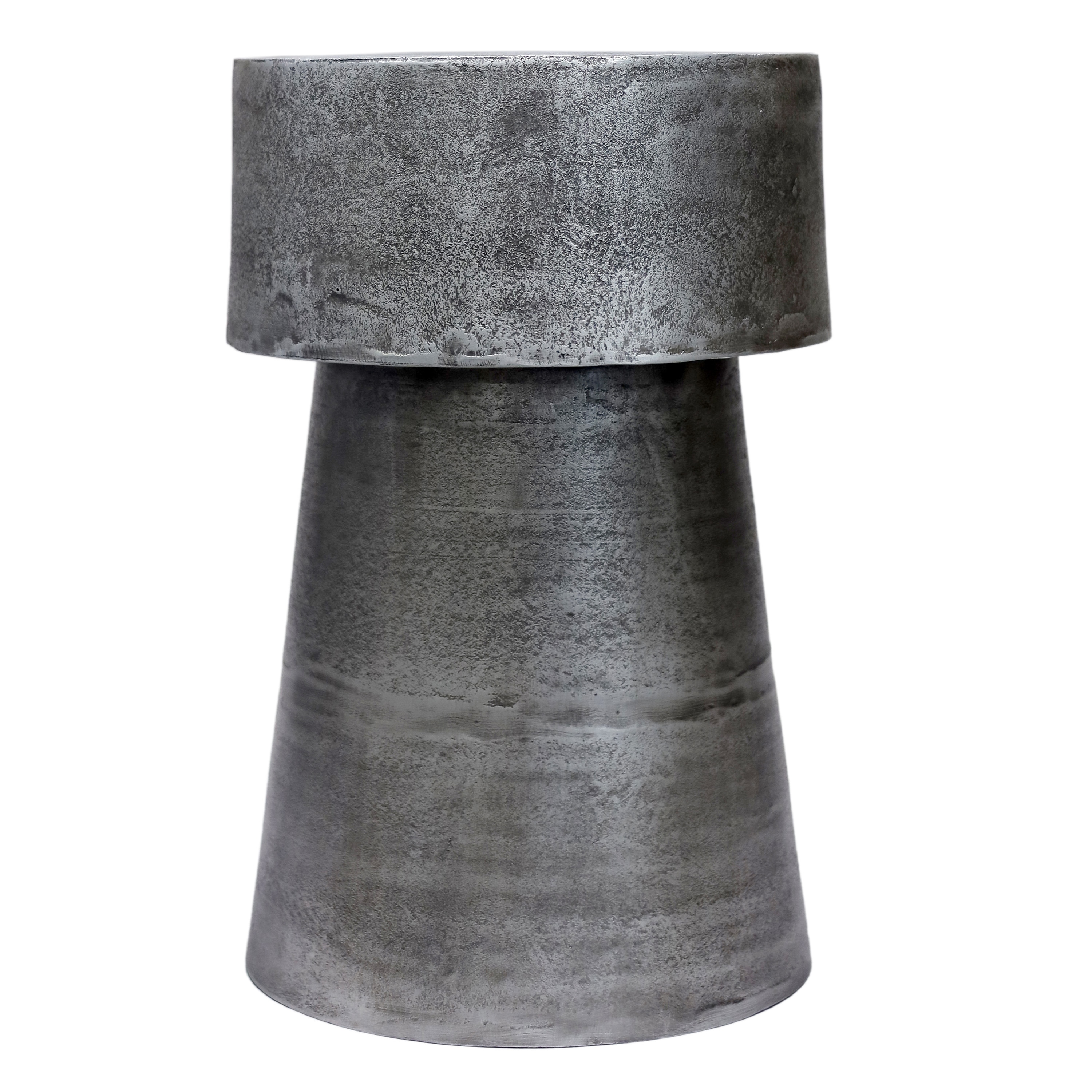 Benzara UPT-315641 15.5-in W x 24.5-in H Antique Silver Metal Round Modern End Table