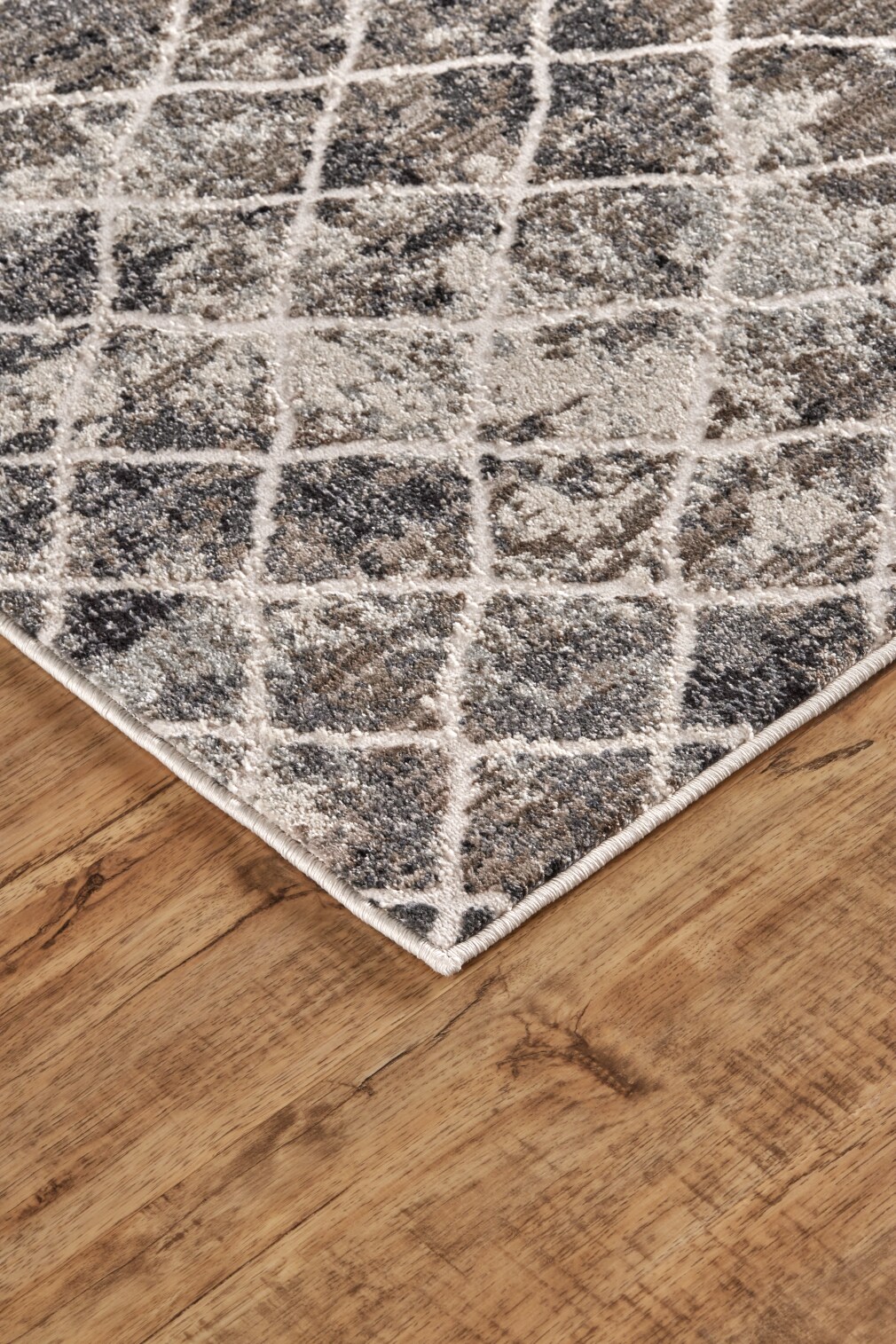 Ivory and Gray Distressed Diamond Pattern Rectangular Rug
