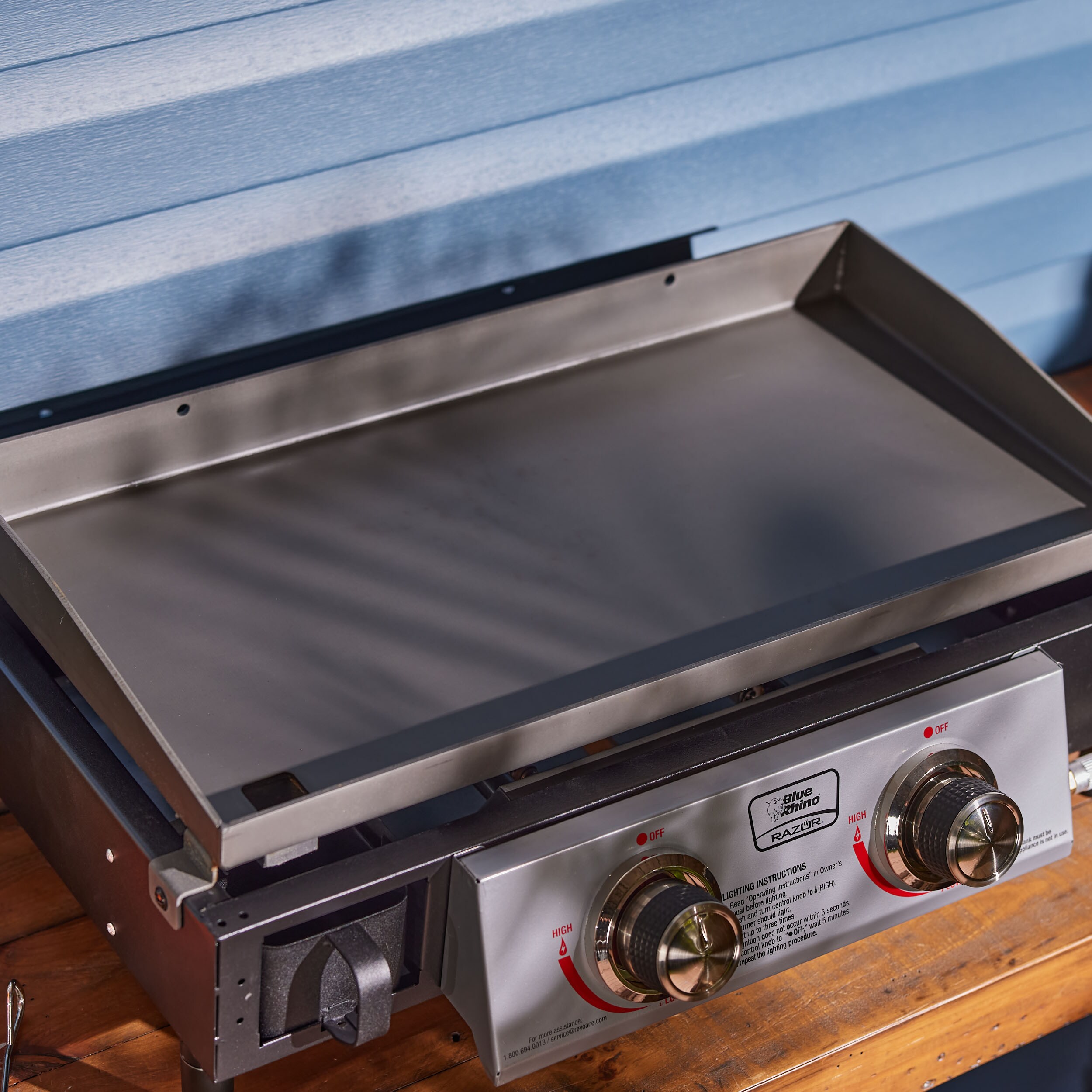 Blue Rhino Razor 2-Burner Liquid Propane Flat Top Grill in the Flat Top