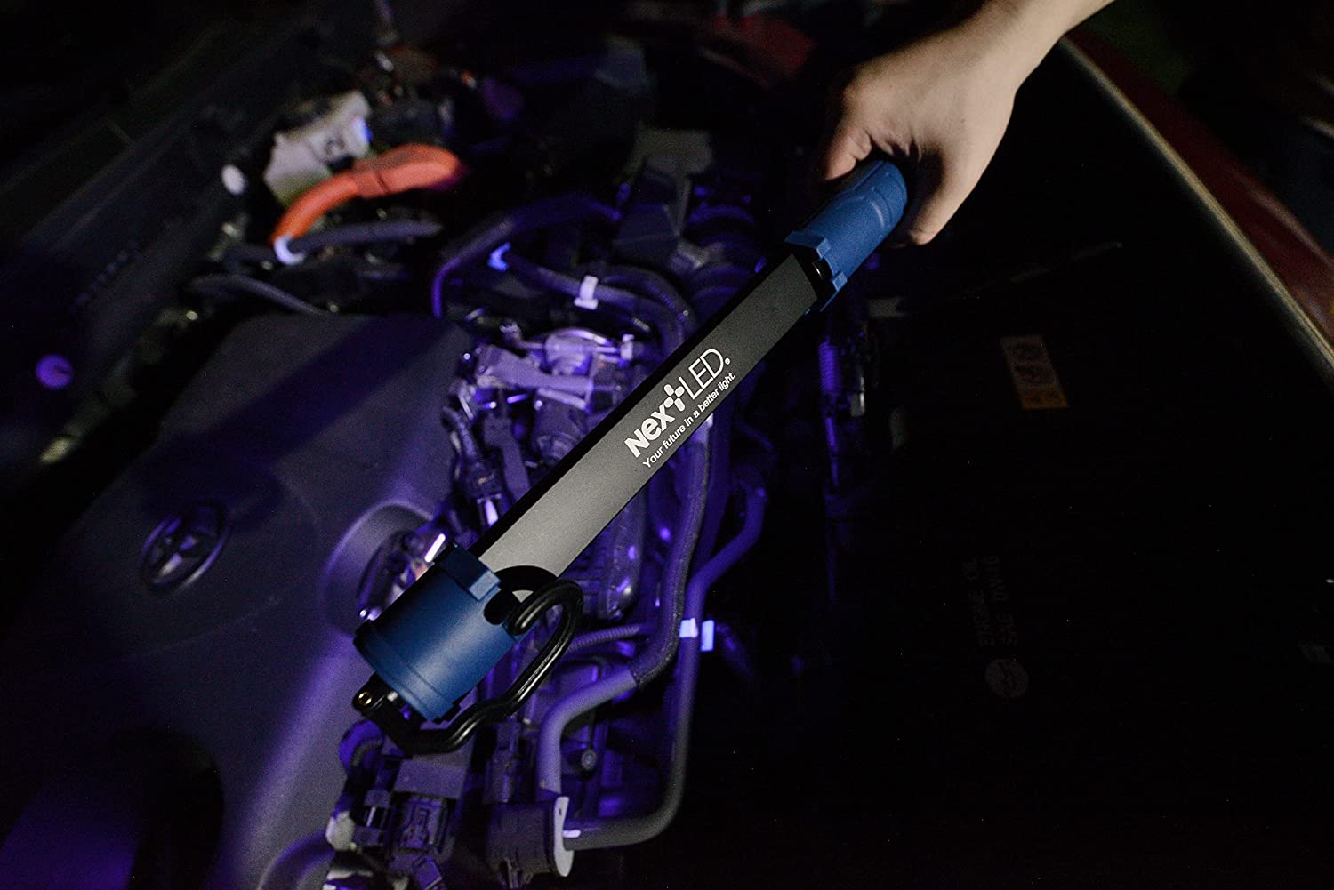 UltraFlex 2000 Lumen LED Battery-Operated Collapsible Work Light Bar