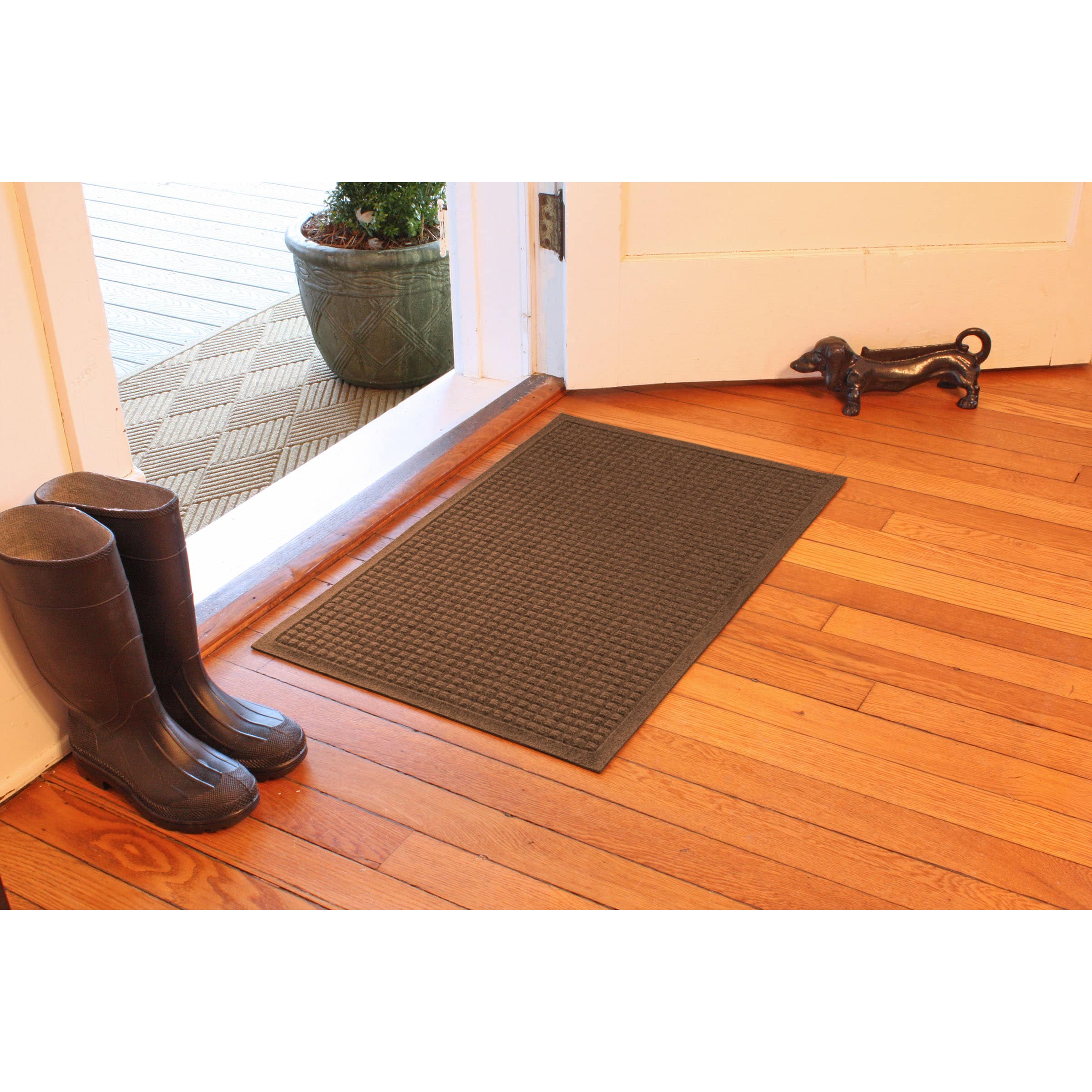 Eco-Friendly WaterHog Cubes Doormat in Dark Brown, 2'x3'