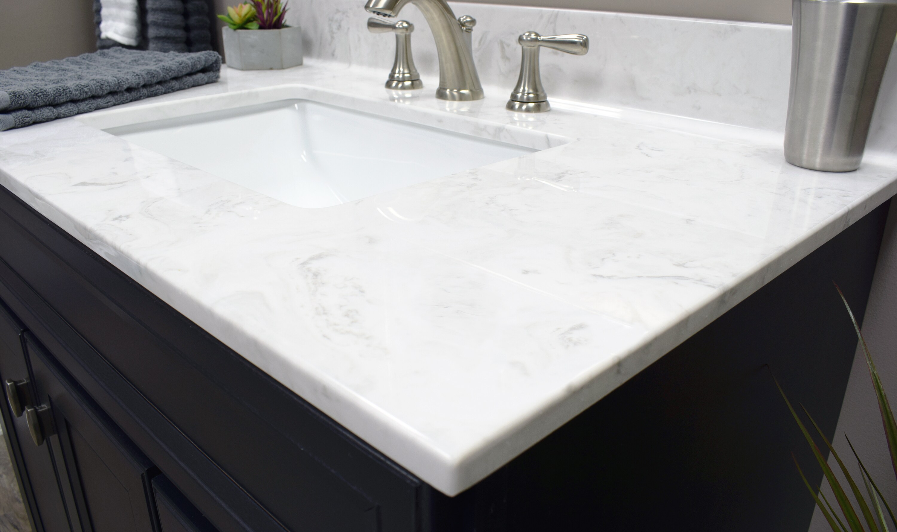 US Marble 37-in Steel Gray On White Cultured Marble Bathroom Vanity Top ...