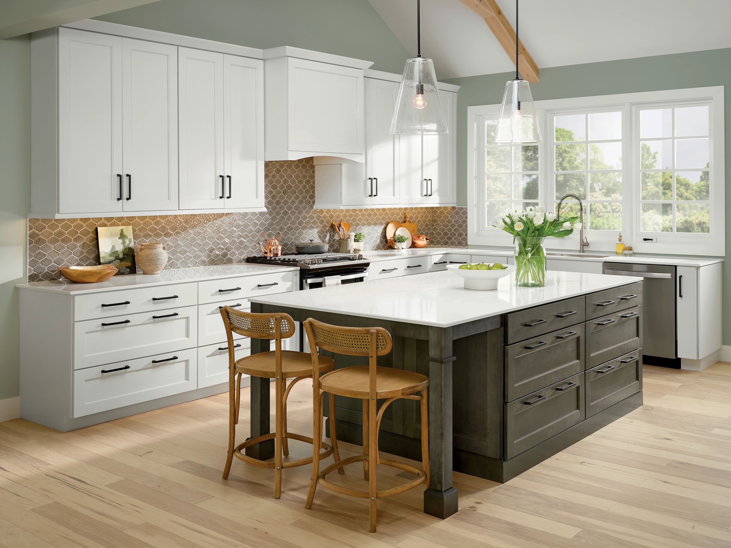 KraftMaid Gentry 14.625-in W x 14.625-in H Dove White Painted Kitchen ...