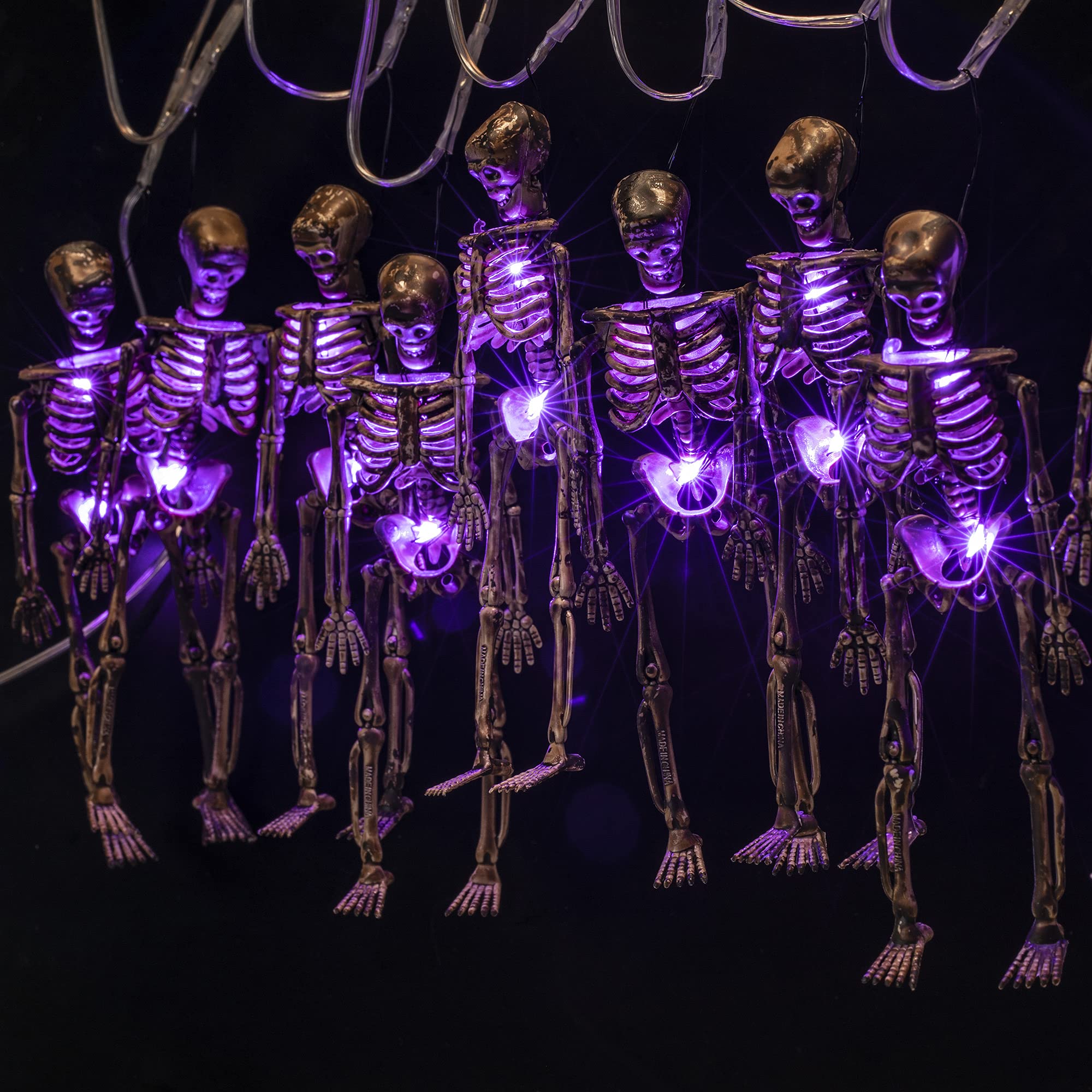 LAIFUCAM  Halloween Skeleton Skull Lighted Holiday Displays with 20 LEDs 8 Lighting Modes Waterproof power cell Operated Spooky Decorations for