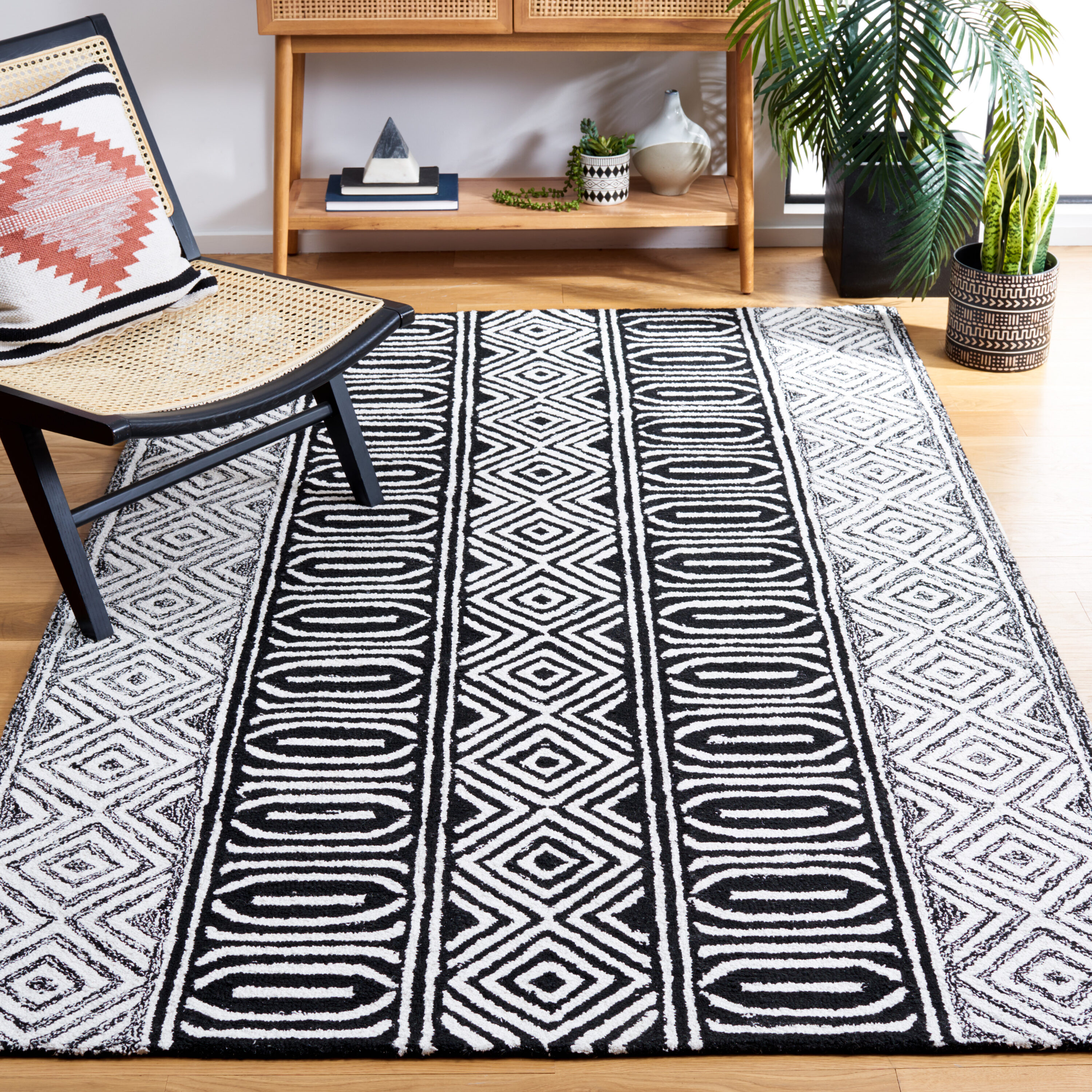  Capri 703 Ivory/Black Bohemian 5ft x 8ft Medium Rectangle Rug