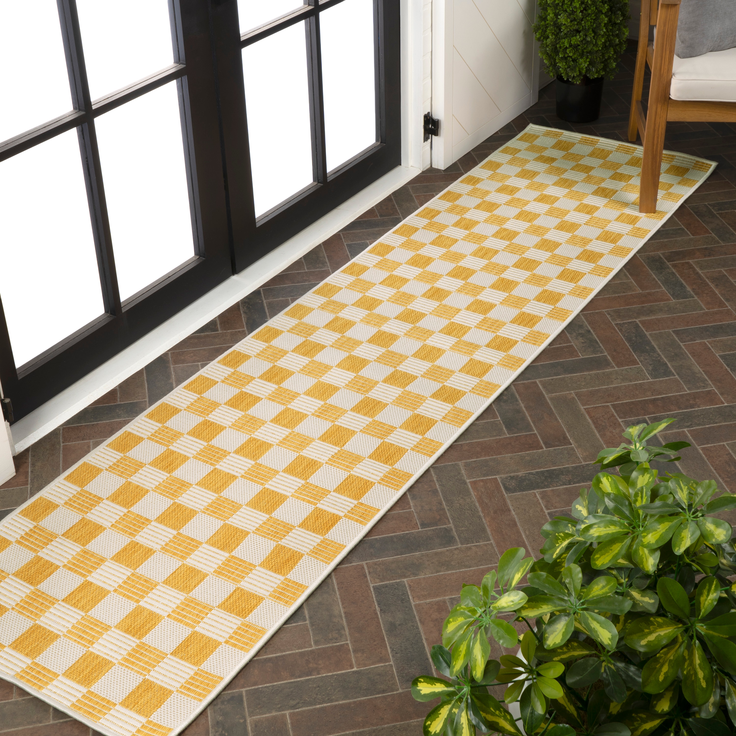 JONATHAN  Y TSN204C-28 TUSCAN SUN Aimee Cottage Checkerboard 2 x 8 (ft) Loomed Polypropylene Yellow/Cream Rectangular Indoor/Outdoor Geometric Farmhouse/Cottage Runner rug