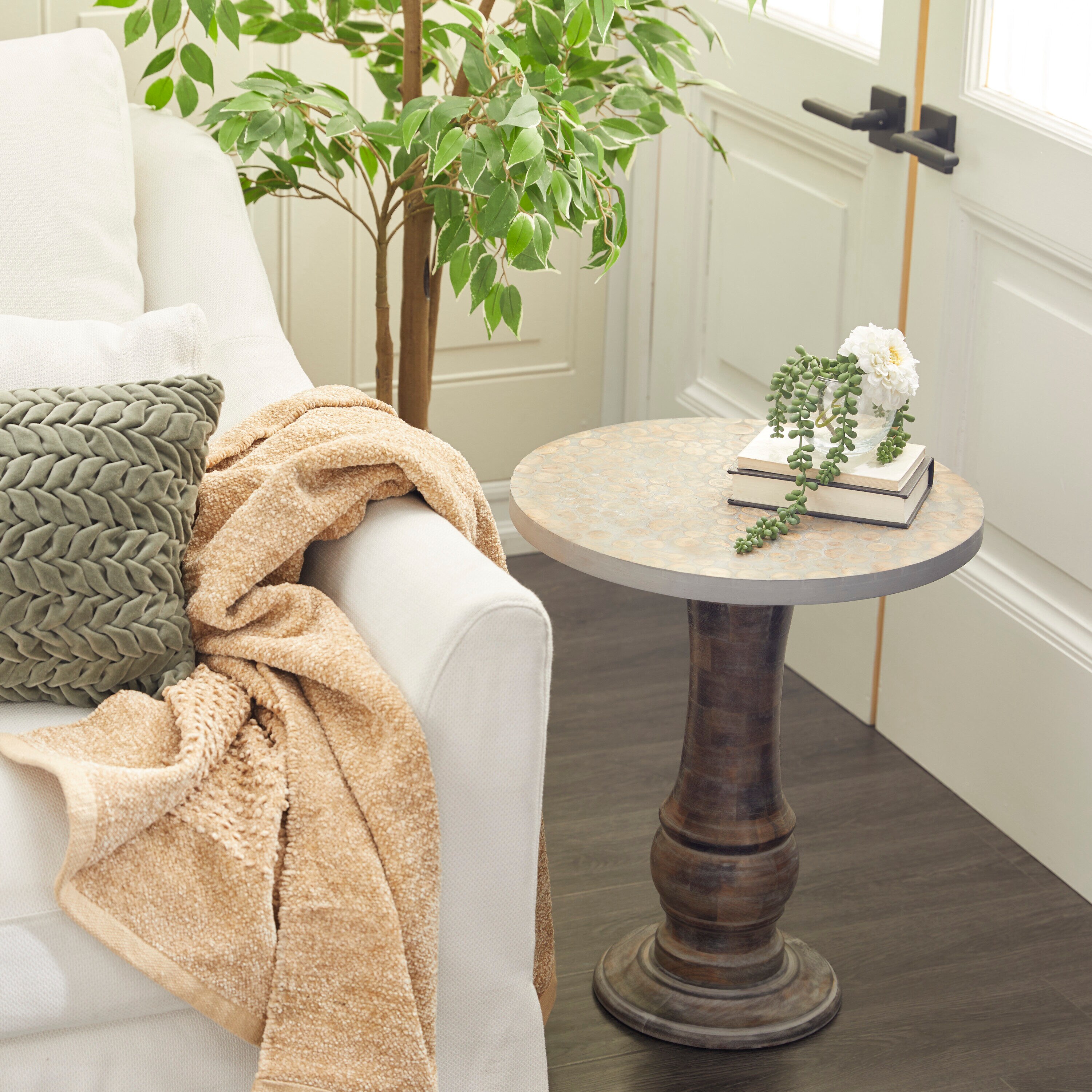 Grayson Lane 31889 18-in W x 21-in H Gray Handmade Distressed with Wood Chip Inspired Tabletop Wood Round Rustic End Table