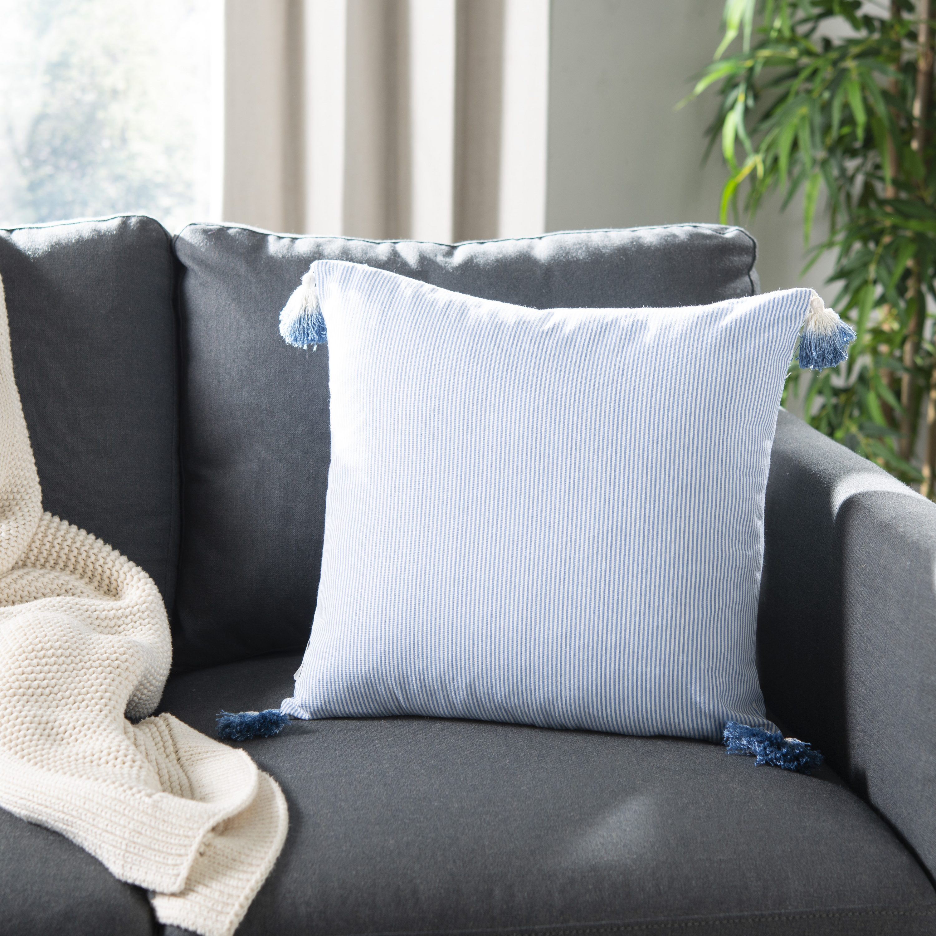 Safavieh PLS7095C-1616 Accent-Pillows - View #3