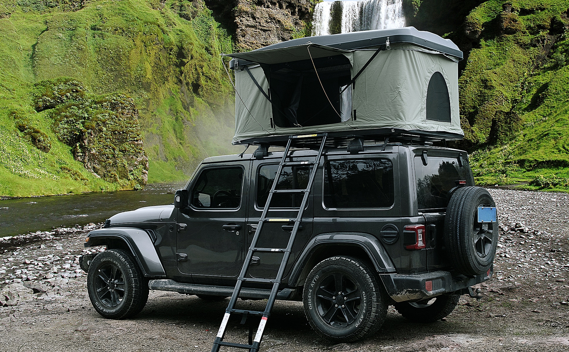 Trustmade Nomad Hard Shell Rooftop Tent Black/Green