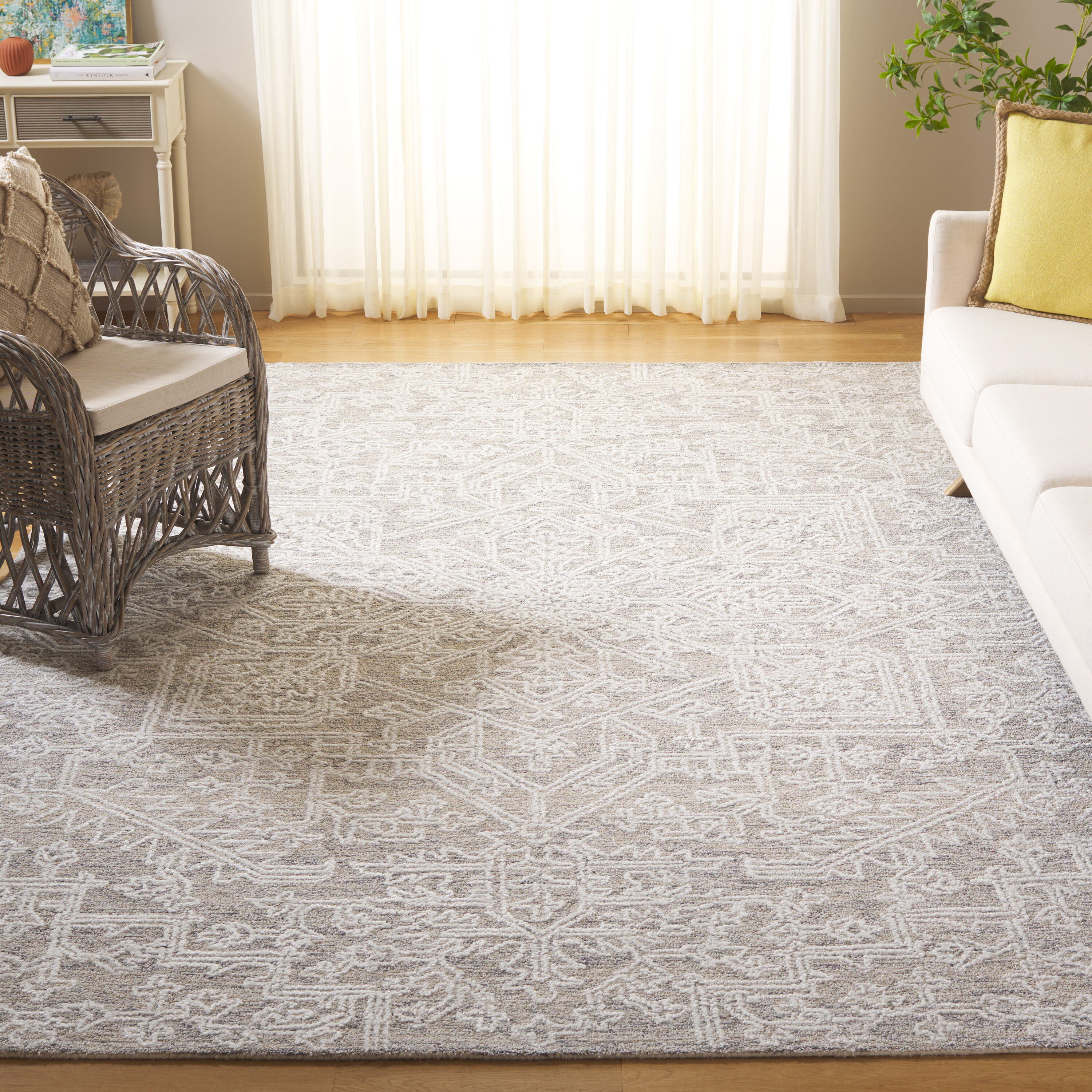  Ebony 205 Ivory/Silver Contemporary 6ft x 9ft Medium Rectangle Rug