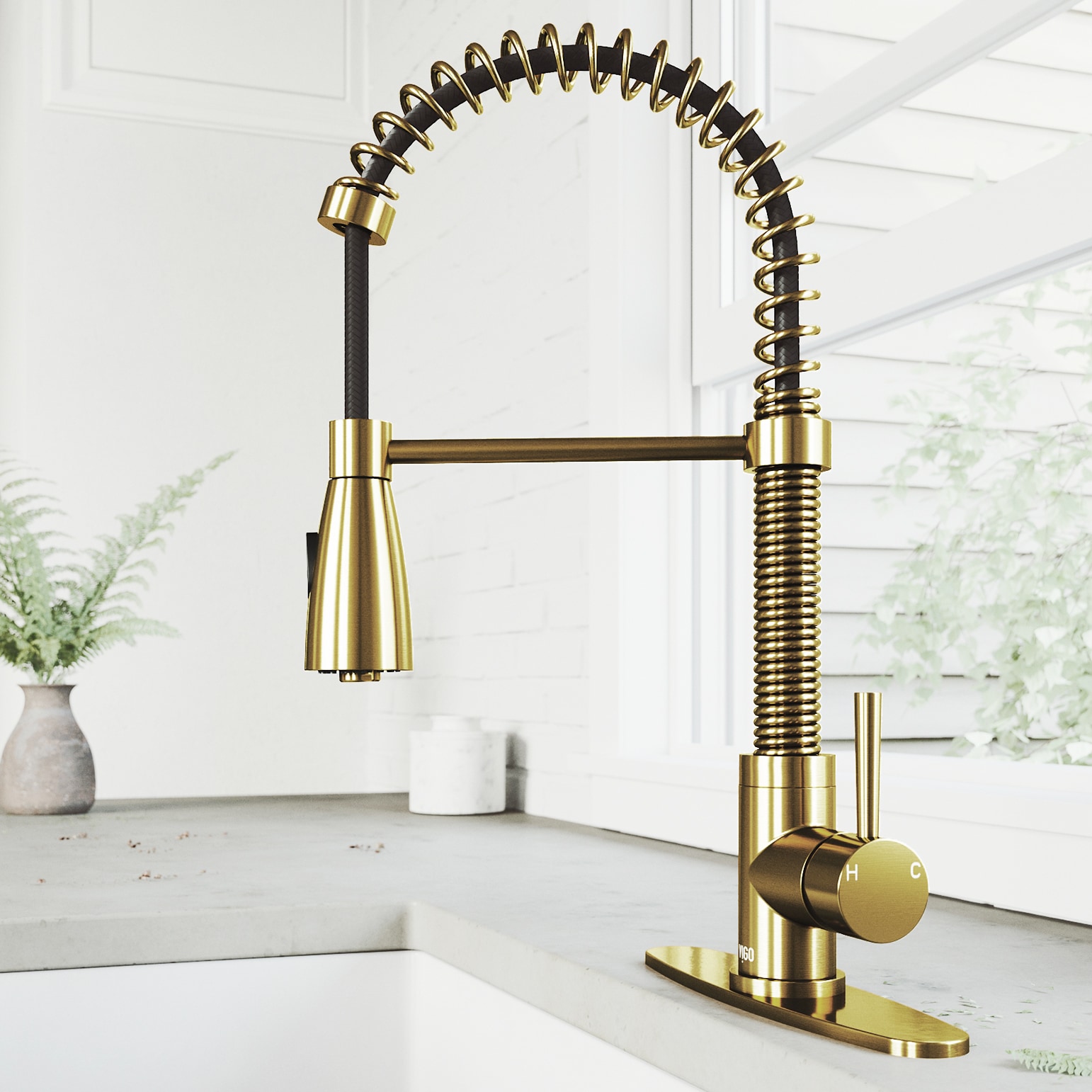 VIGO Brant Matte Brushed Gold Single Handle Pull-down Kitchen Faucet ...