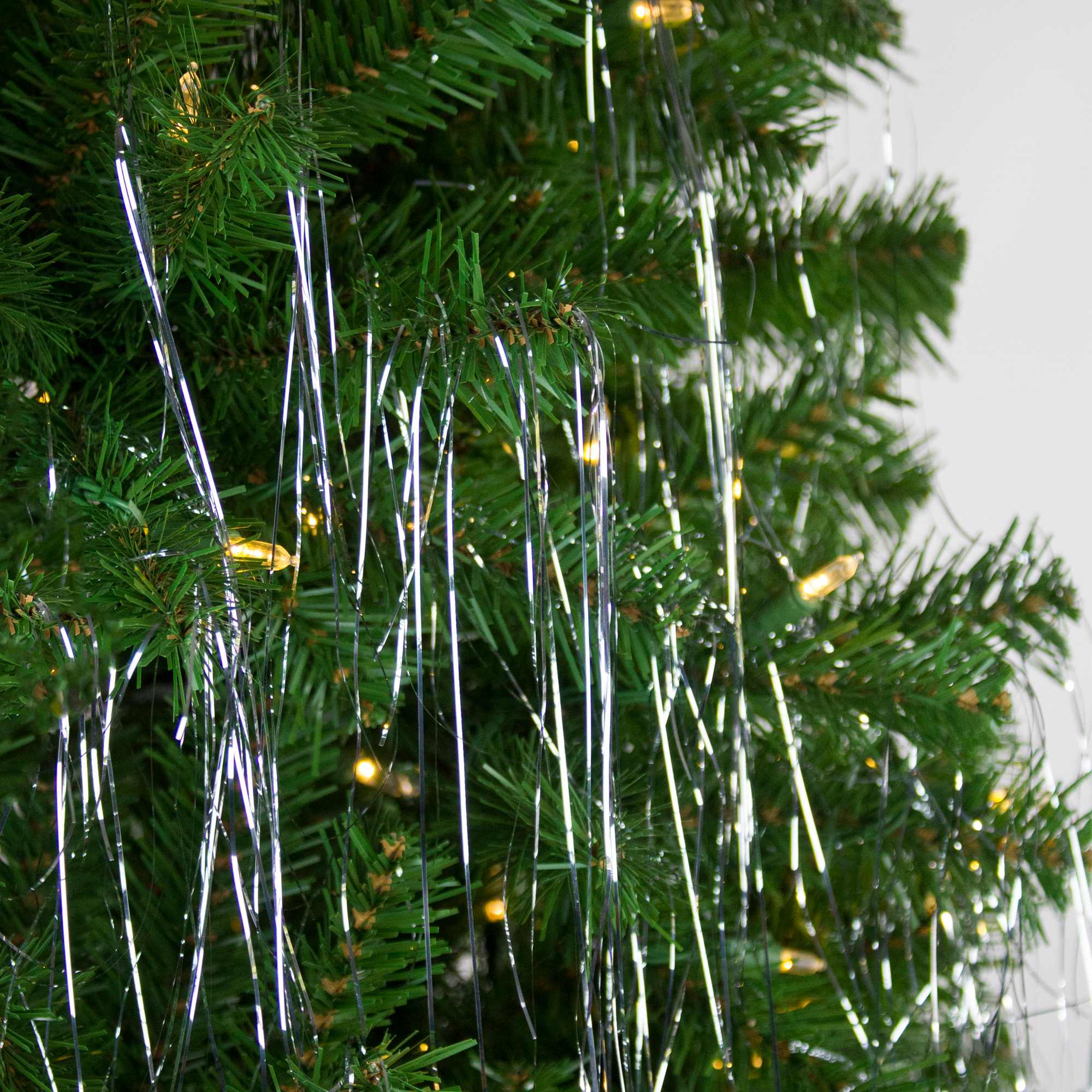 Northlight - Silver Christmas Tinsel Icicle Strands - 18 inch - 1000ct