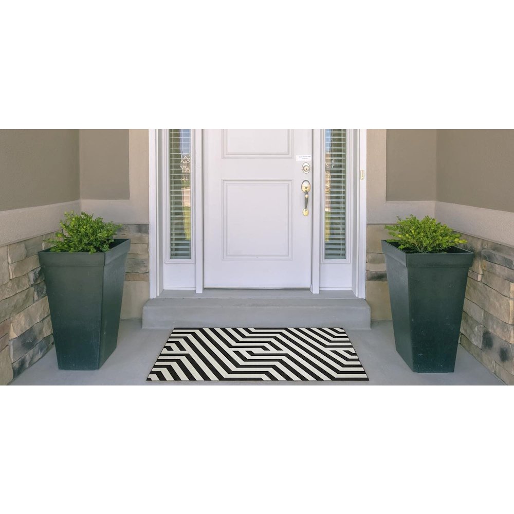 Linon RUGOW1523 rugs - View #2
