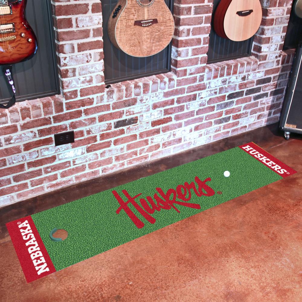 FANMATS 20671 1.5-ft x 6-ft NCAA Putting Green Mat Putting Green