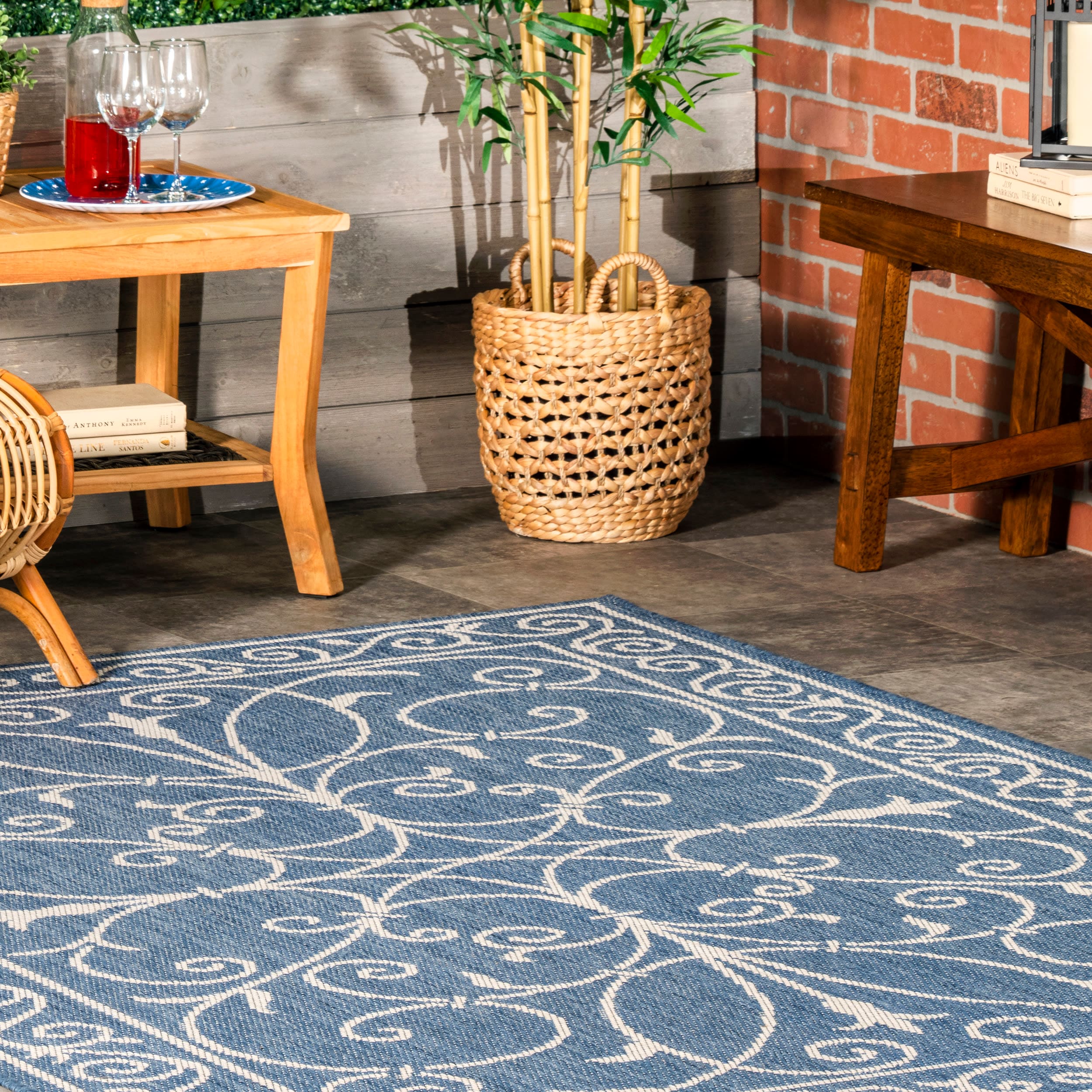 Kathleen Blue and White Synthetic 6' x 9' Rectangular Area Rug
