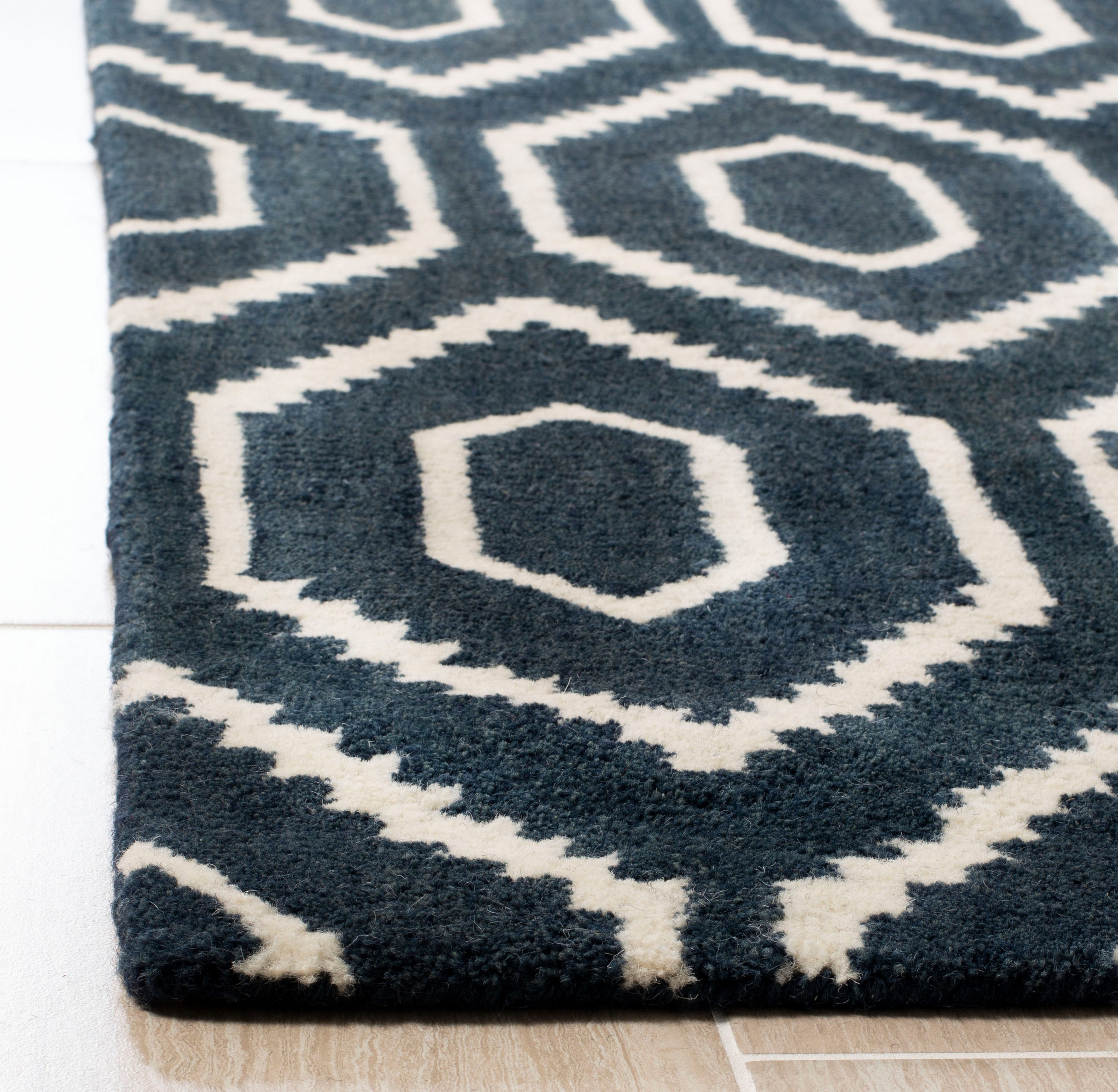 Safavieh HIM902N-28 rugs - View #3