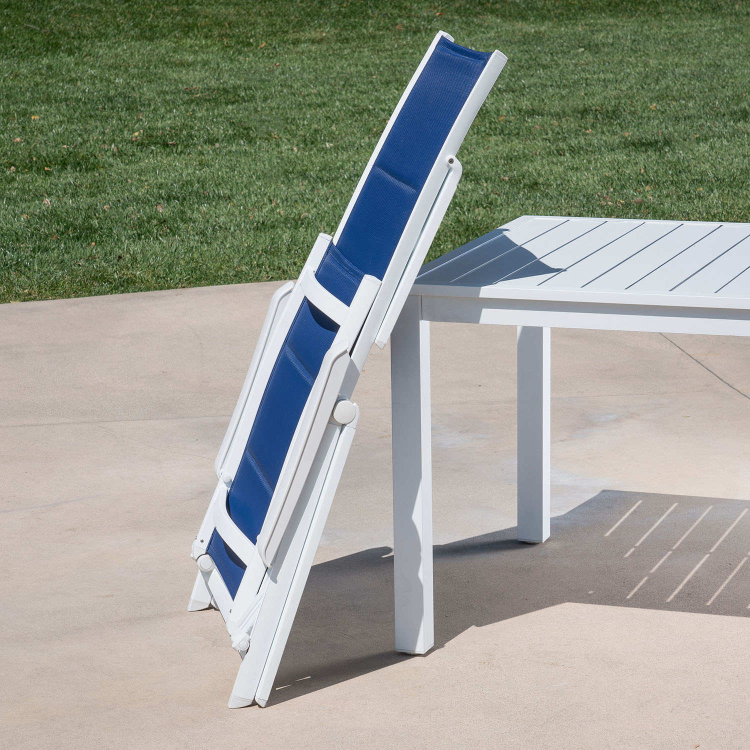 Regis White and Blue Aluminum Padded Sling Chaise Lounge