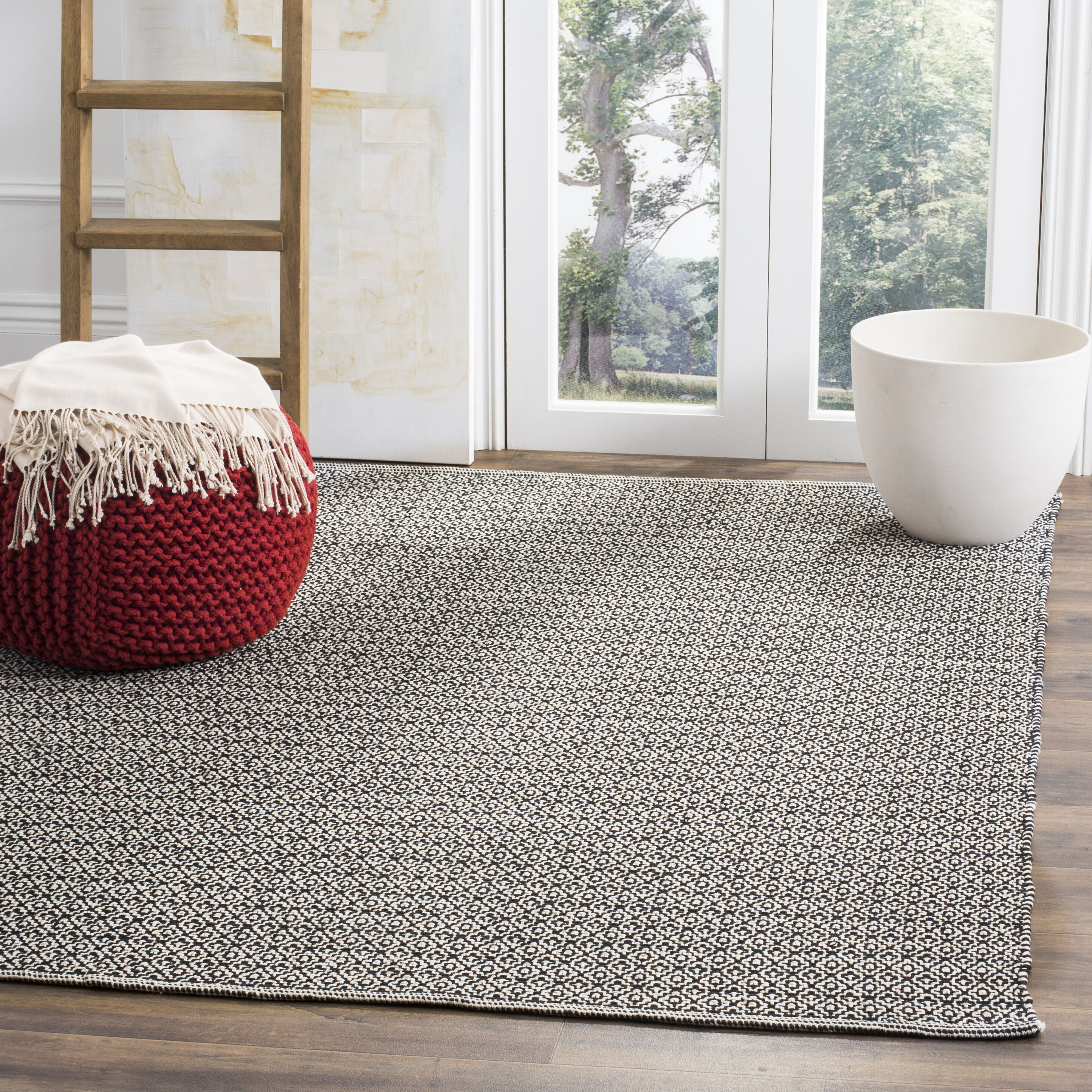 Safavieh MTK717D-6SQ Montauk Springmaid 6 x 6 (ft) Cotton Ivory/Black Square Indoor Coastal Area rug