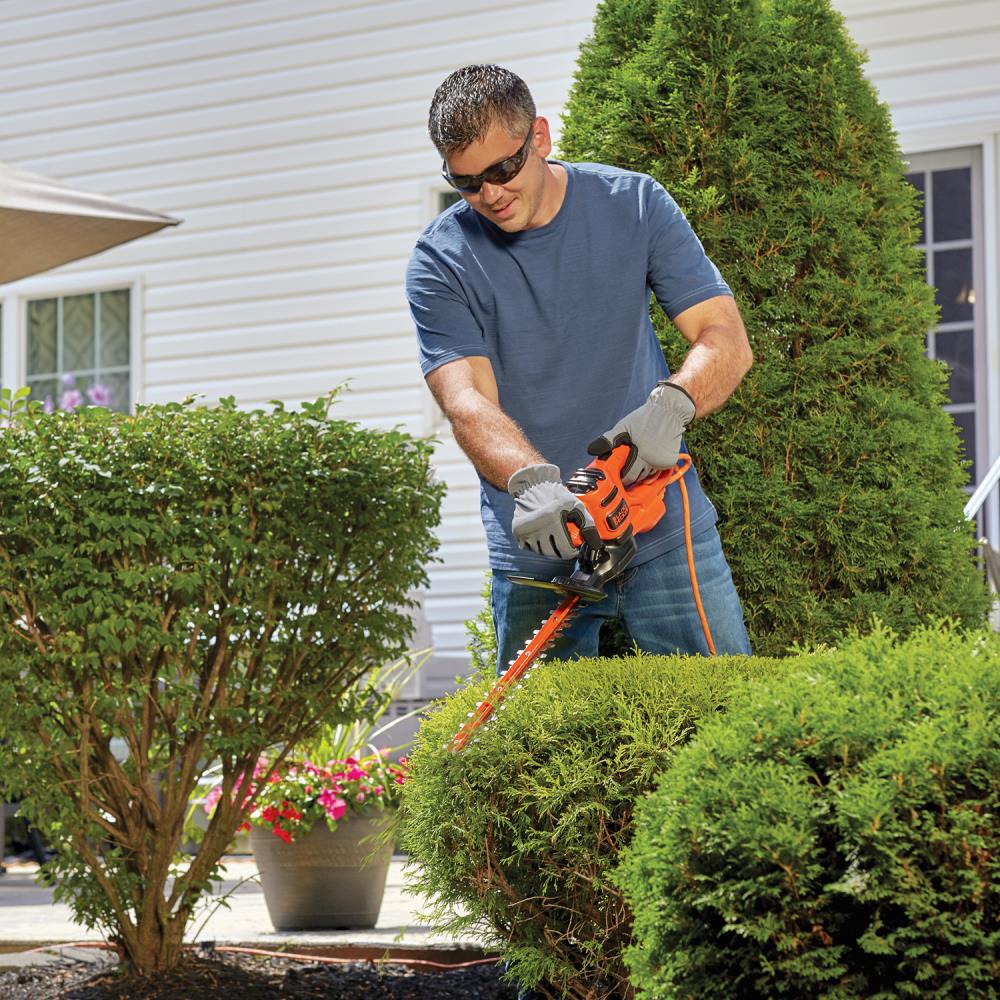 BLACK+DECKER 17 in. 3.2 Amp Corded Dual Action Electric Hedge
