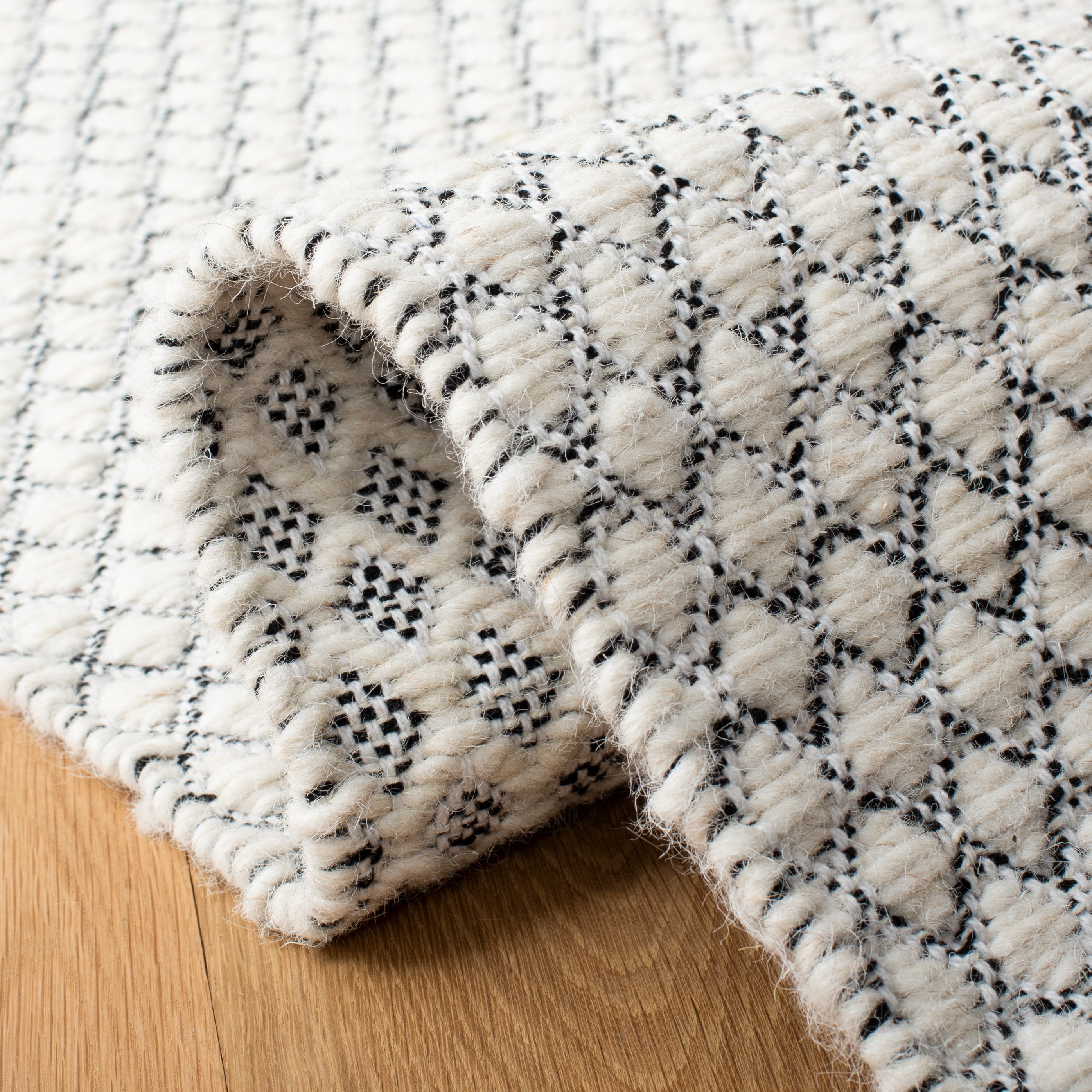 Handwoven Black and Ivory Cotton-Wool Blend Ikat Area Rug