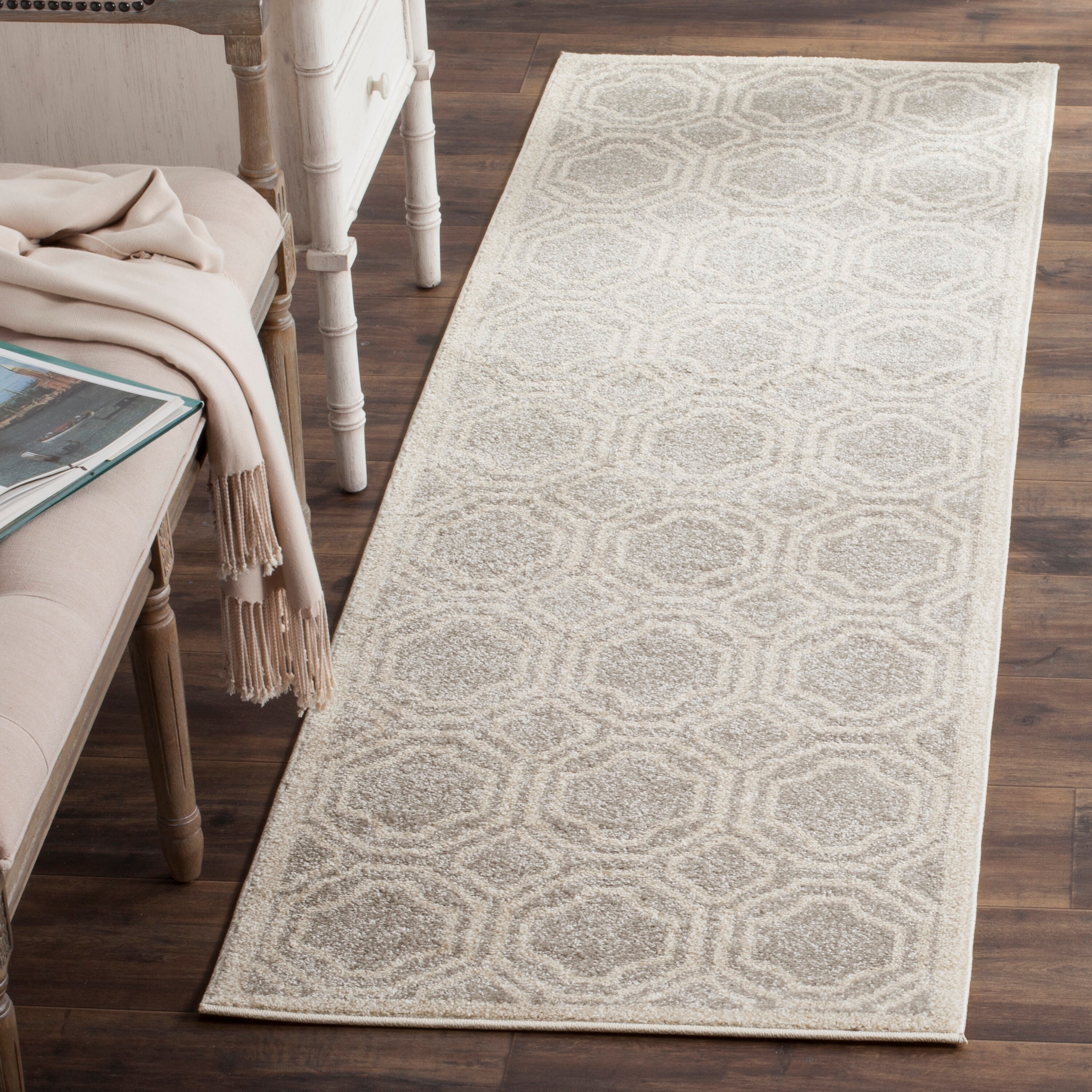 Safavieh AMT411B-27 Amherst Mosaic 2 x 7 (ft) Loomed Synthetic Light Gray/Ivory Rectangular Indoor/Outdoor Geometric Runner rug
