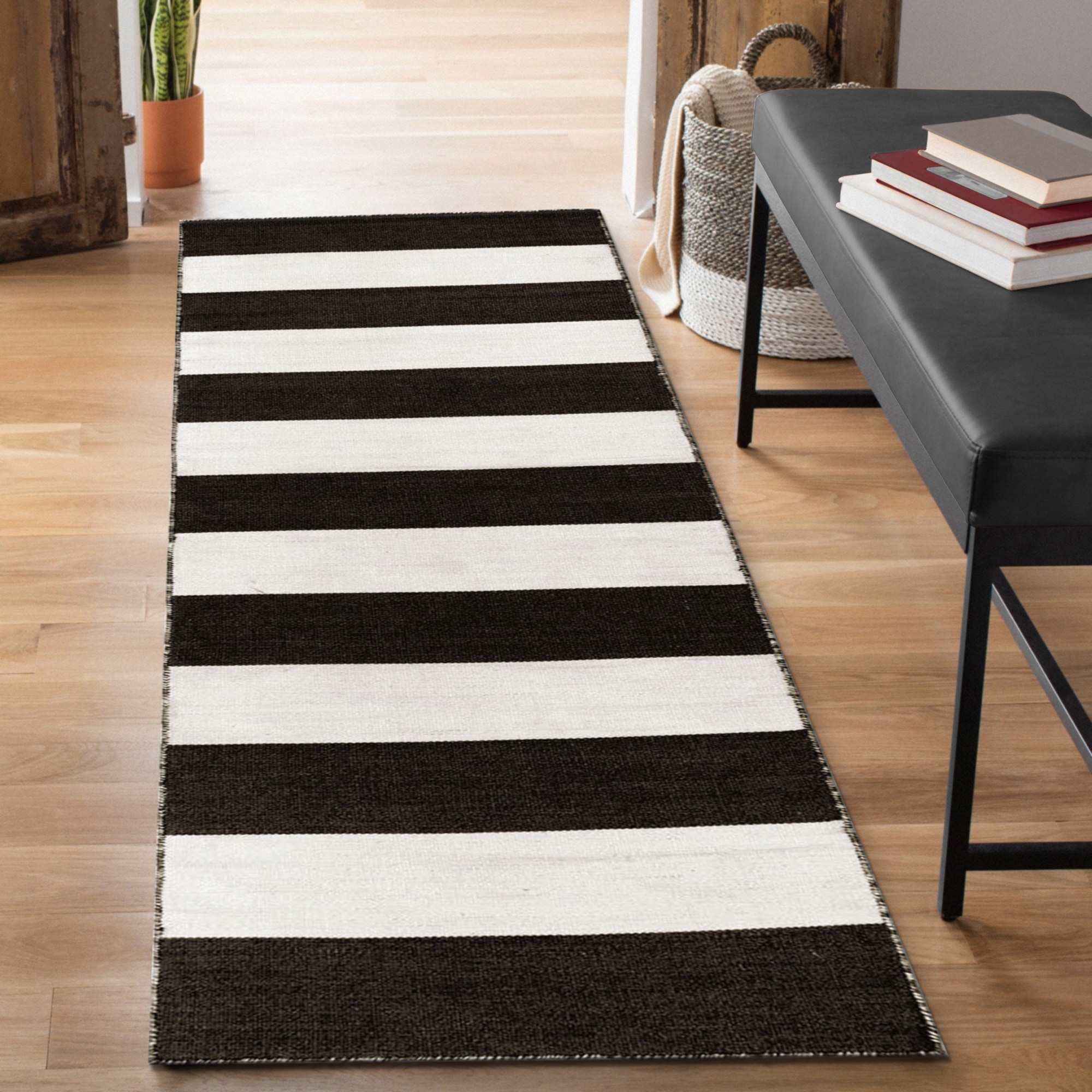 Liora Manne SRNR8630248 Sorrento 2 x 8 (ft) Polyester Black Rectangular Indoor/Outdoor Stripe Coastal Runner rug