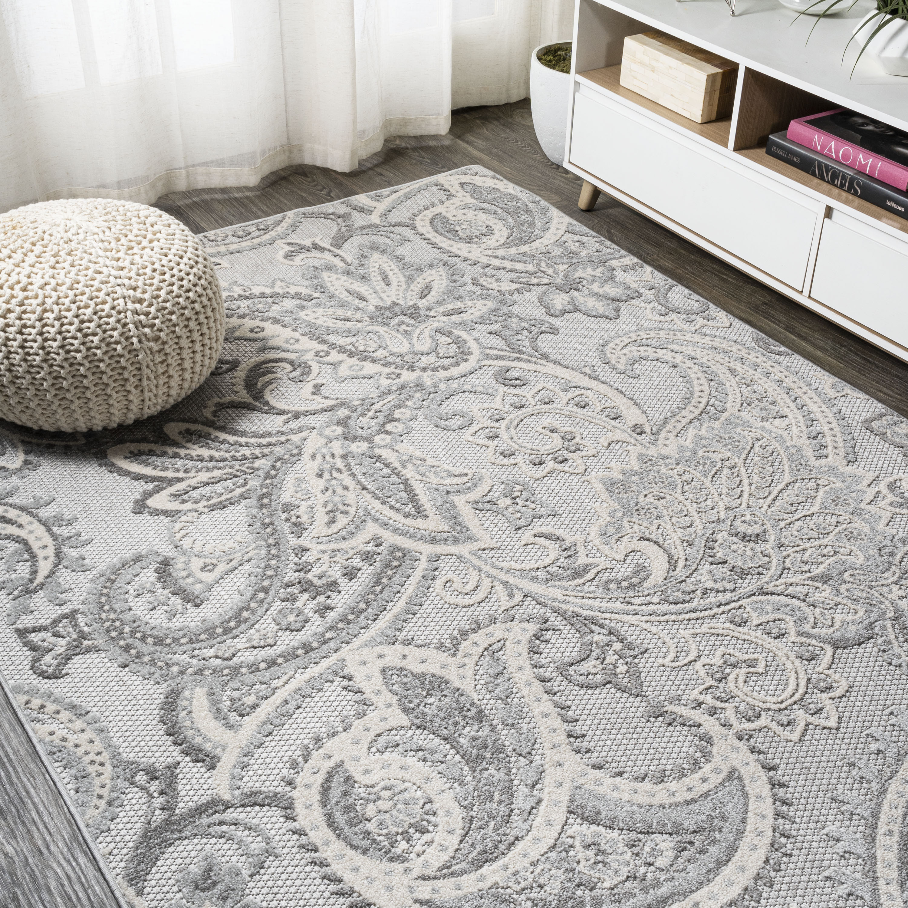 Light Gray and Ivory Paisley High-Low 5' x 8' Indoor/Outdoor Rug