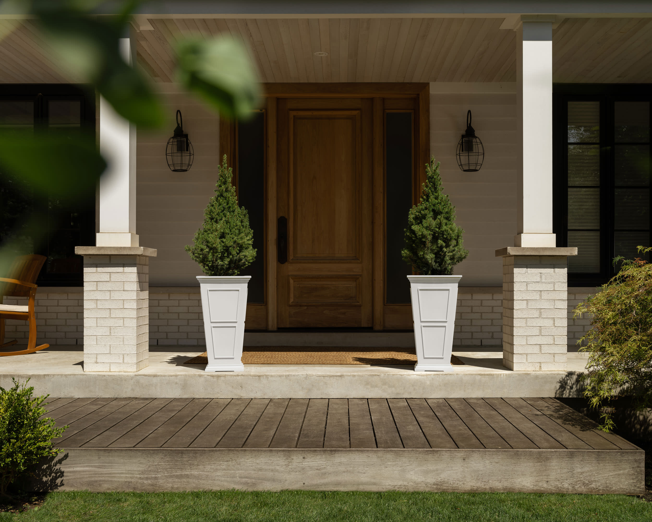 Brixton Tall White Recycled Plastic Planter 2-Pack 26"