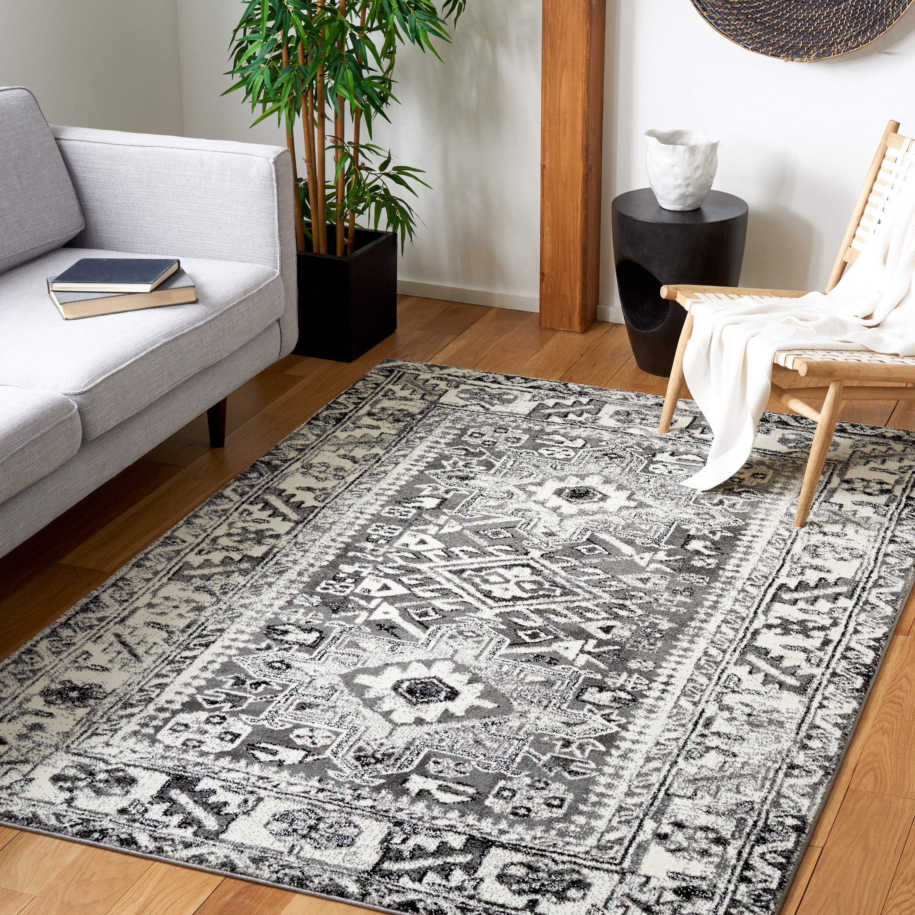 Safavieh VTH211G-5 Vintage Hamadan 211G Grey / Ivory Antique Medium Rectangle 5ft-3-in x 7ft-6-in Rug