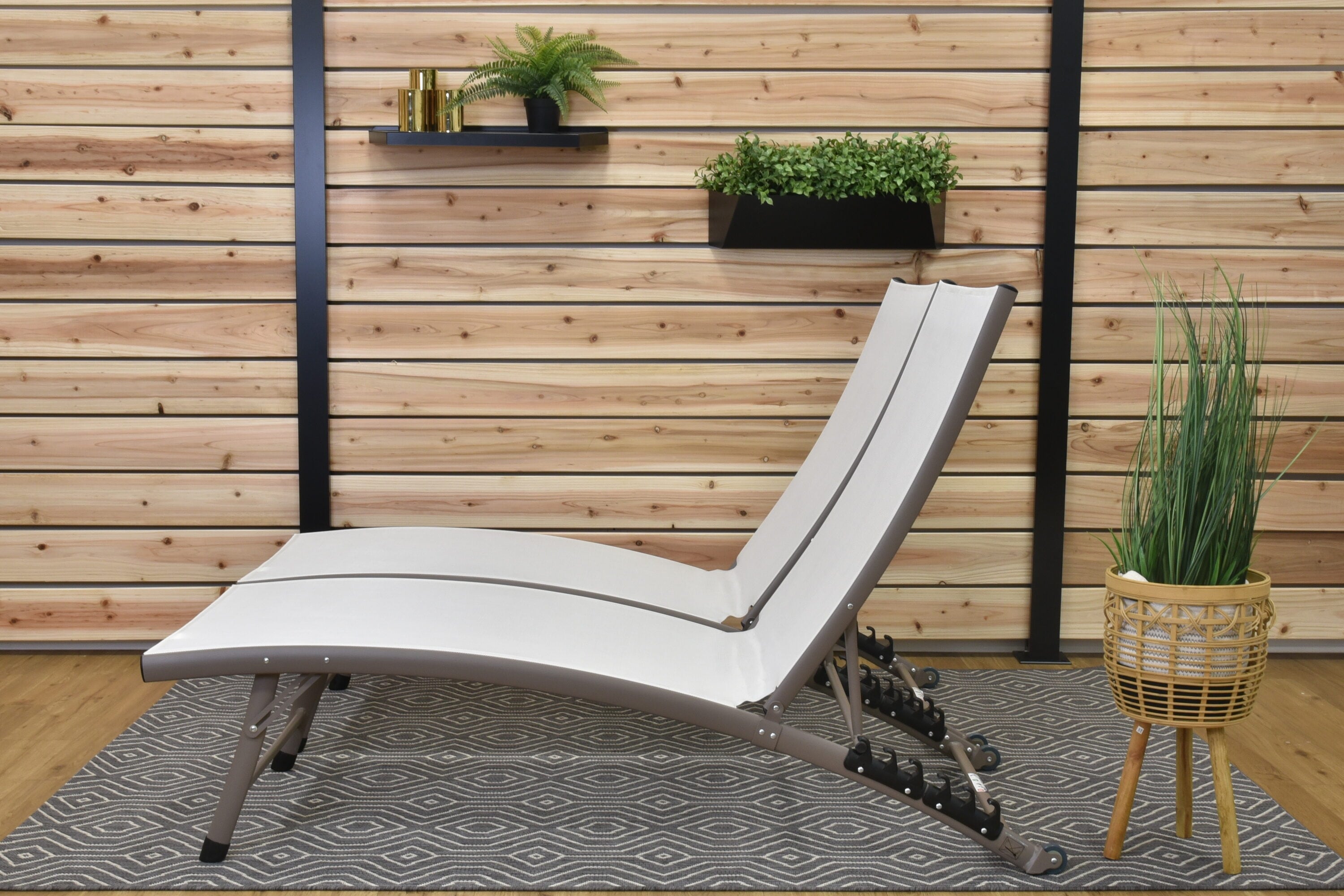 Clearwater 2-Piece White Aluminum Outdoor Chaise Lounge Set